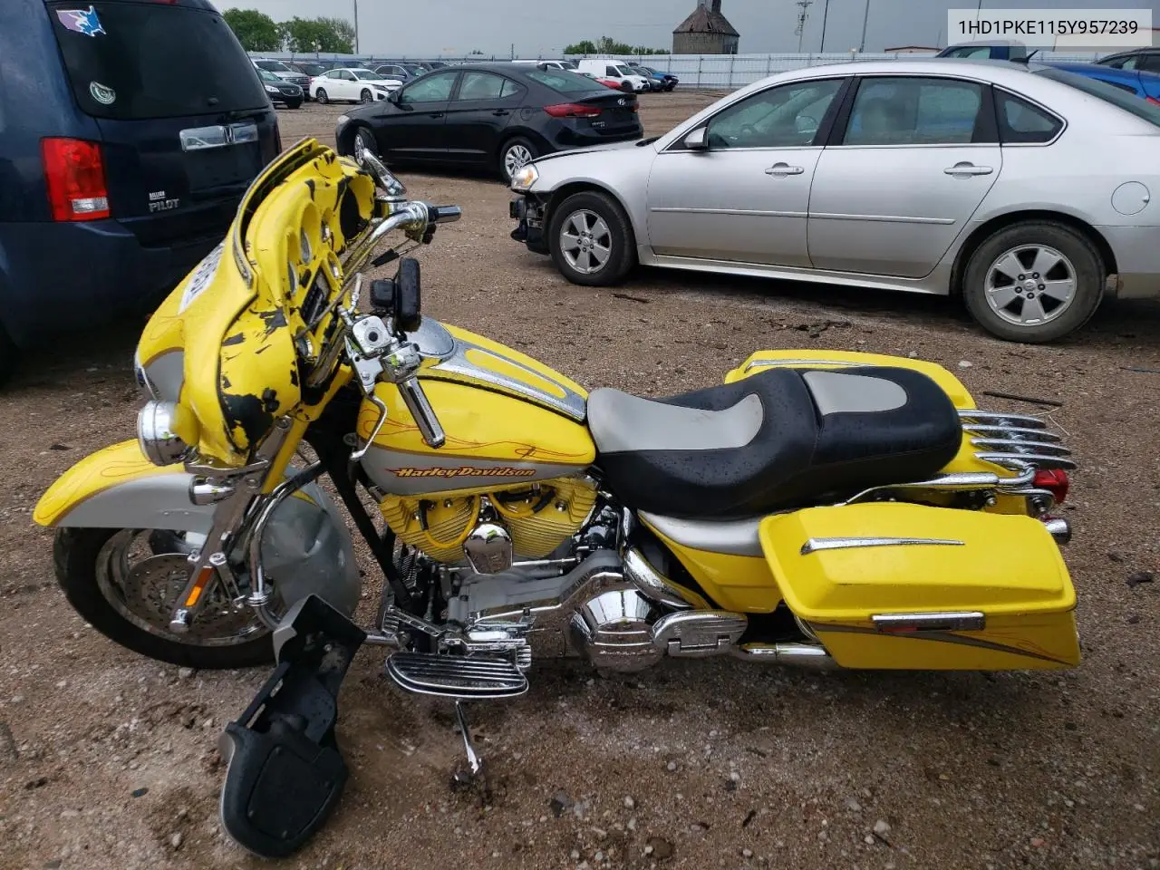 2005 Harley-Davidson Flhtcse2 VIN: 1HD1PKE115Y957239 Lot: 62483905