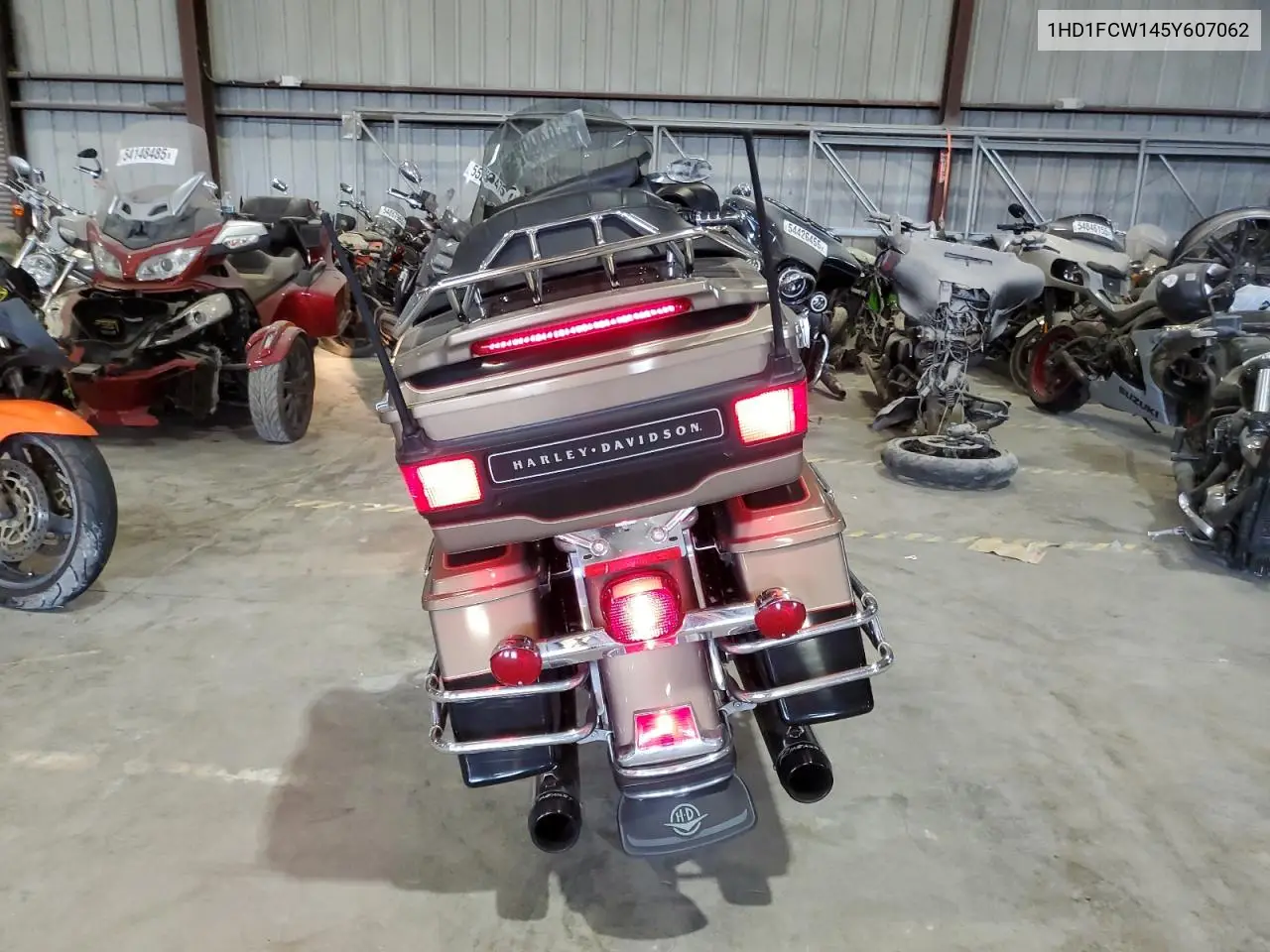 2005 Harley-Davidson Flhtcui VIN: 1HD1FCW145Y607062 Lot: 57049925