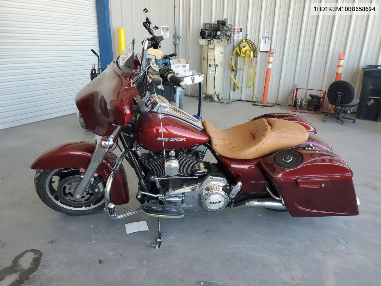 2011 Harley-Davidson Flhx VIN: 1HD1KBM10BB658694 Lot: 49920195