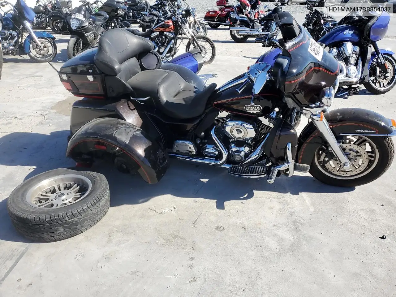 2011 Harley-Davidson Flhtcutg VIN: 1HD1MAM17BB854037 Lot: 51578035