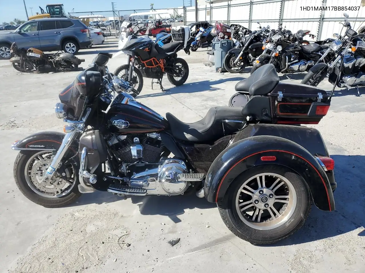 2011 Harley-Davidson Flhtcutg VIN: 1HD1MAM17BB854037 Lot: 51578035