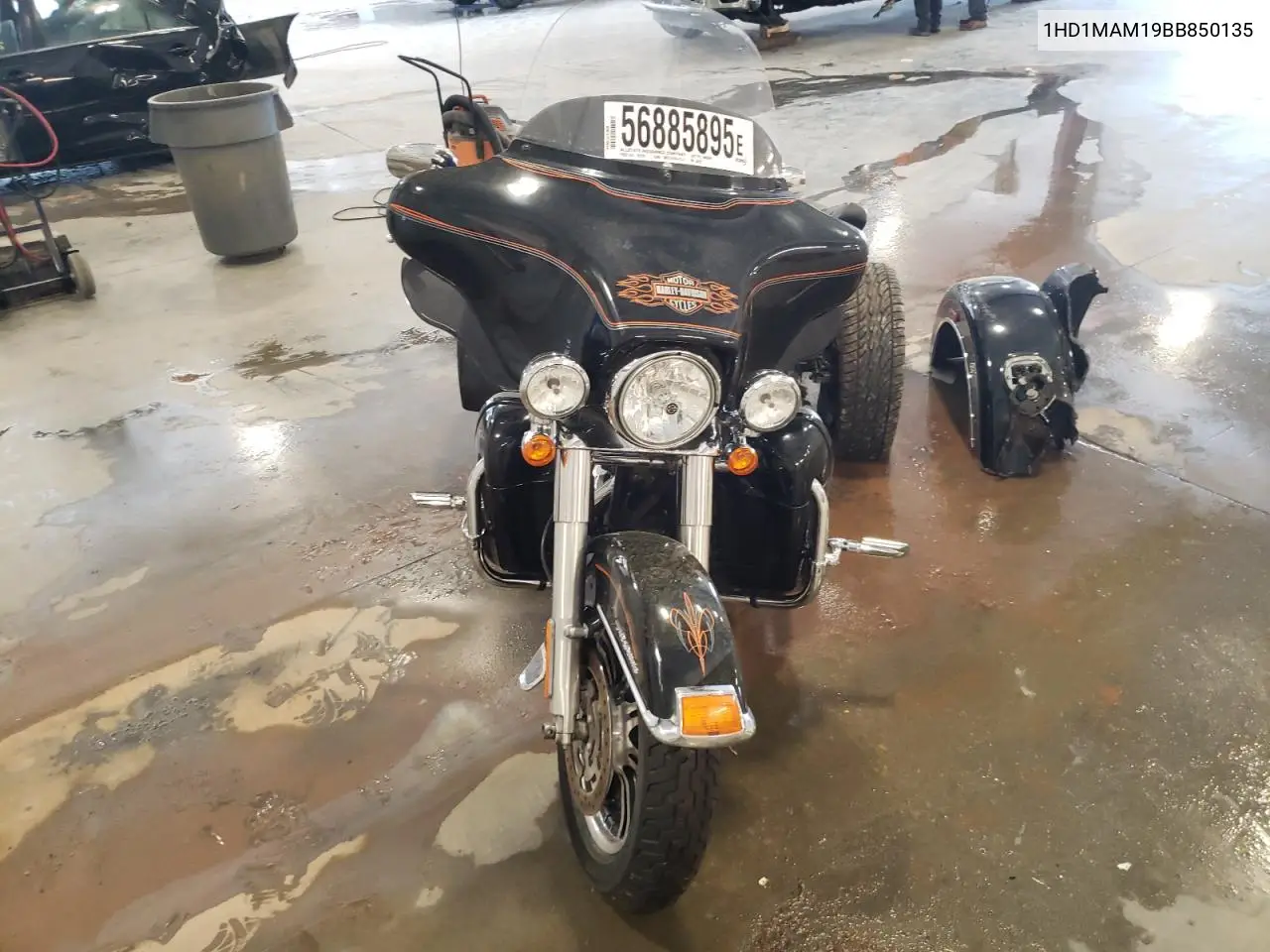 2011 Harley-Davidson Flhtcutg VIN: 1HD1MAM19BB850135 Lot: 56885895