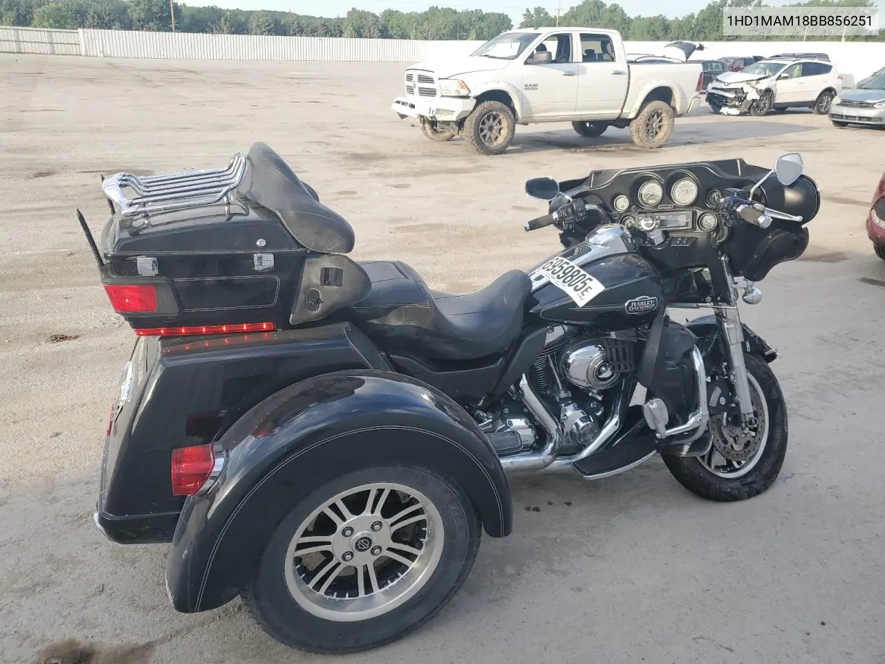 2011 Harley-Davidson Flhtcutg VIN: 1HD1MAM18BB856251 Lot: 56959805