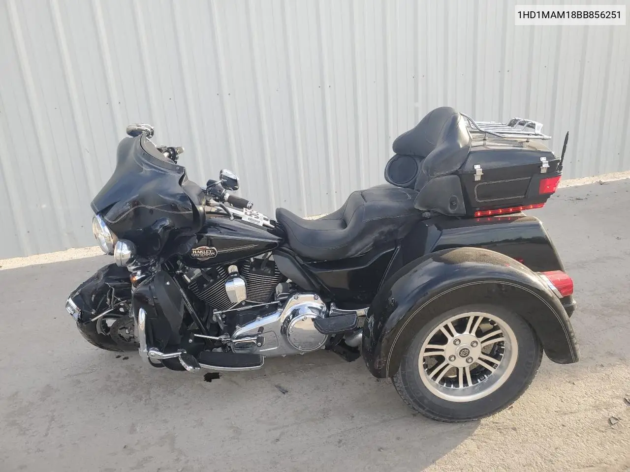 2011 Harley-Davidson Flhtcutg VIN: 1HD1MAM18BB856251 Lot: 56959805