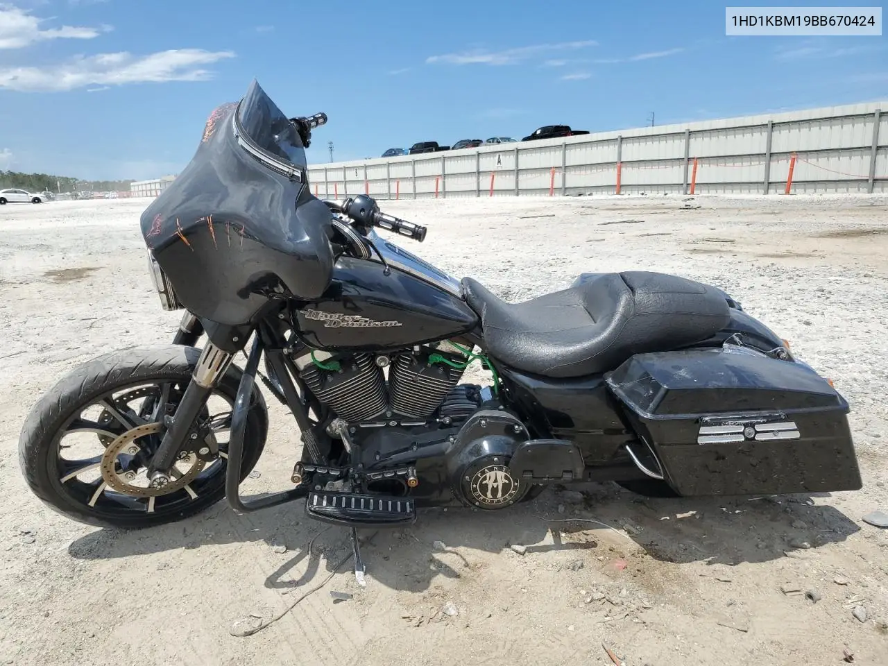 2011 Harley-Davidson Flhx VIN: 1HD1KBM19BB670424 Lot: 62697545