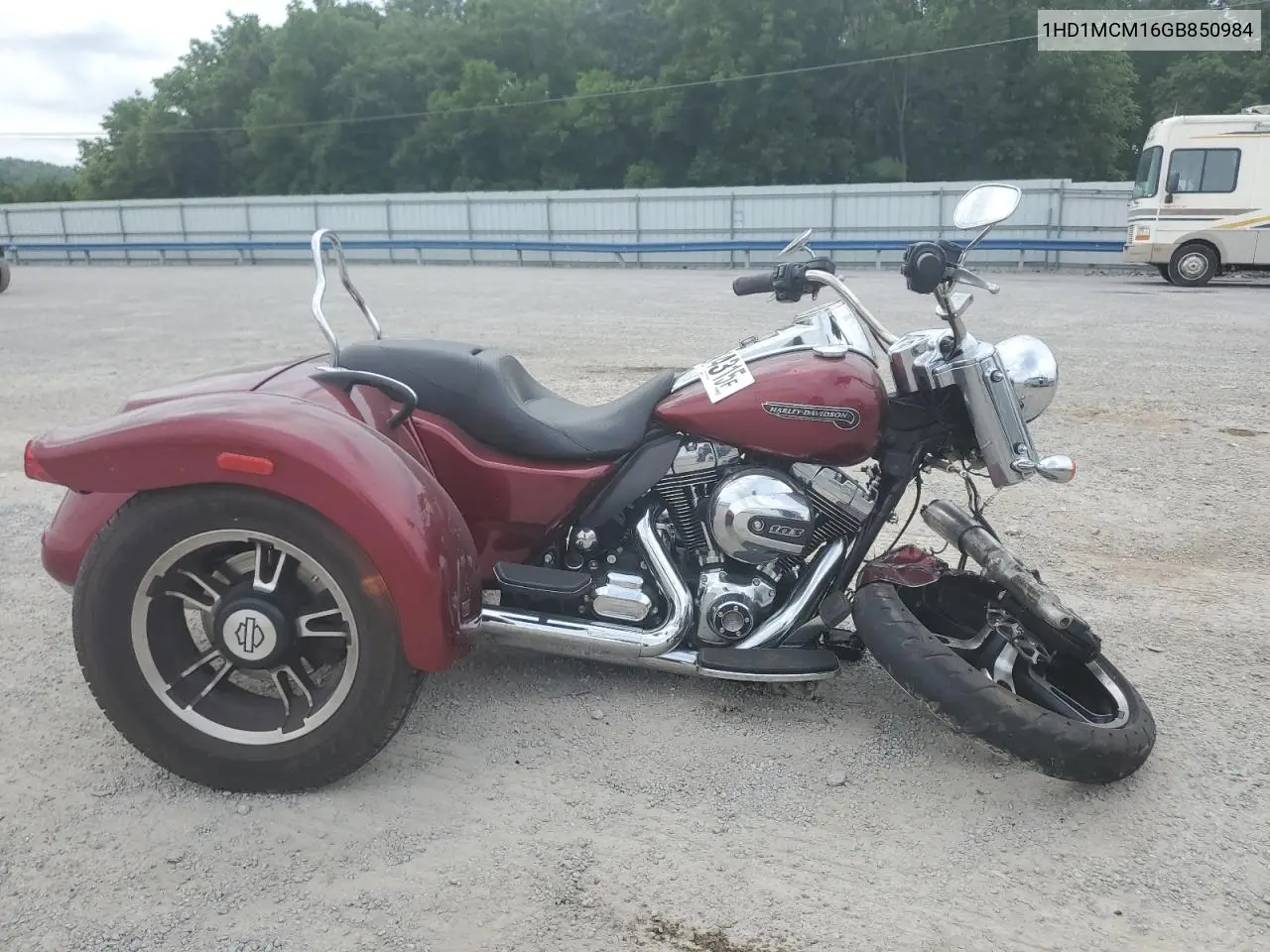 2016 Harley-Davidson Flrt Free Wheeler VIN: 1HD1MCM16GB850984 Lot: 59384315