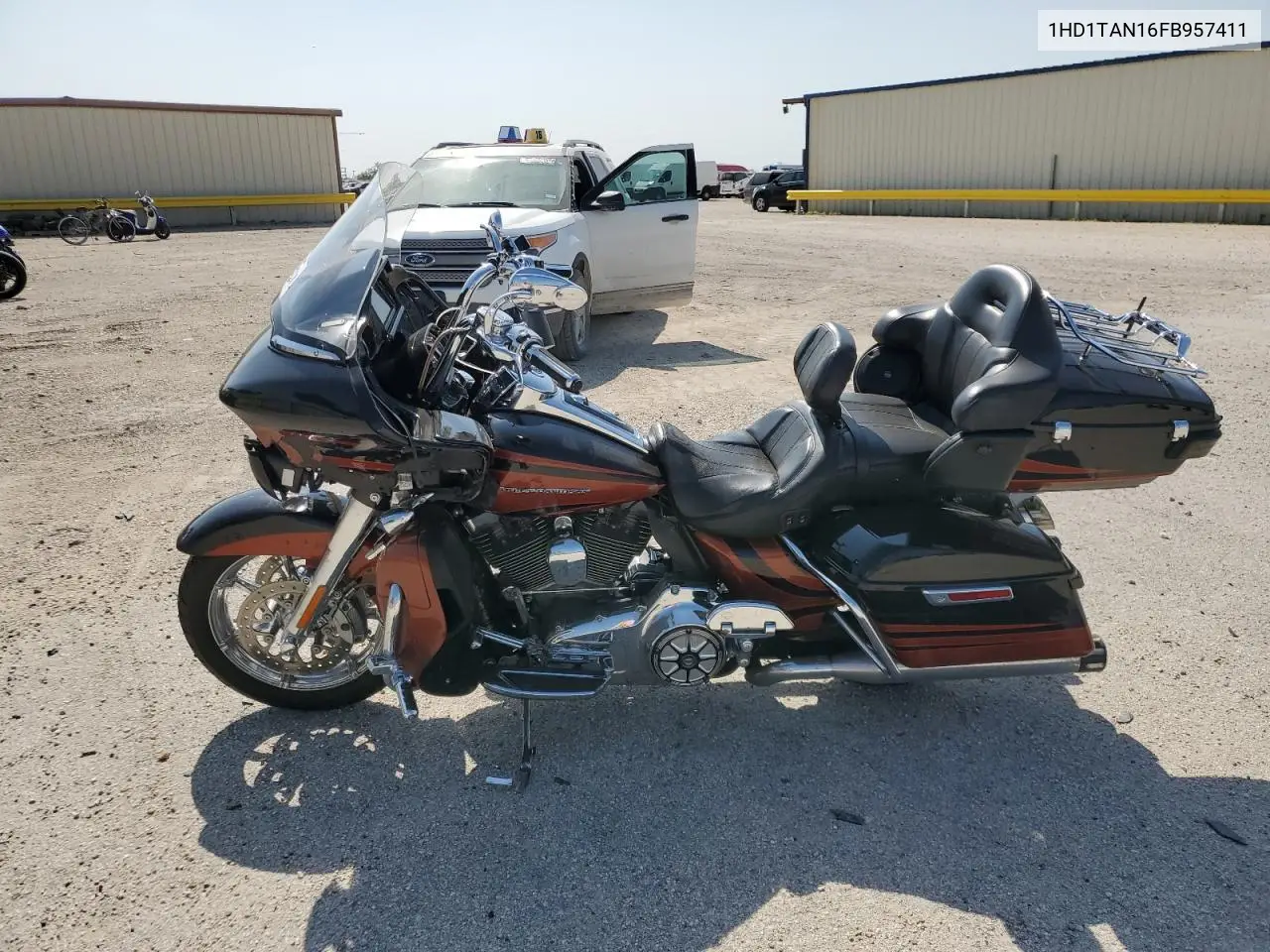 2015 Harley-Davidson Fltruse Cvo Road Glide VIN: 1HD1TAN16FB957411 Lot: 56147505
