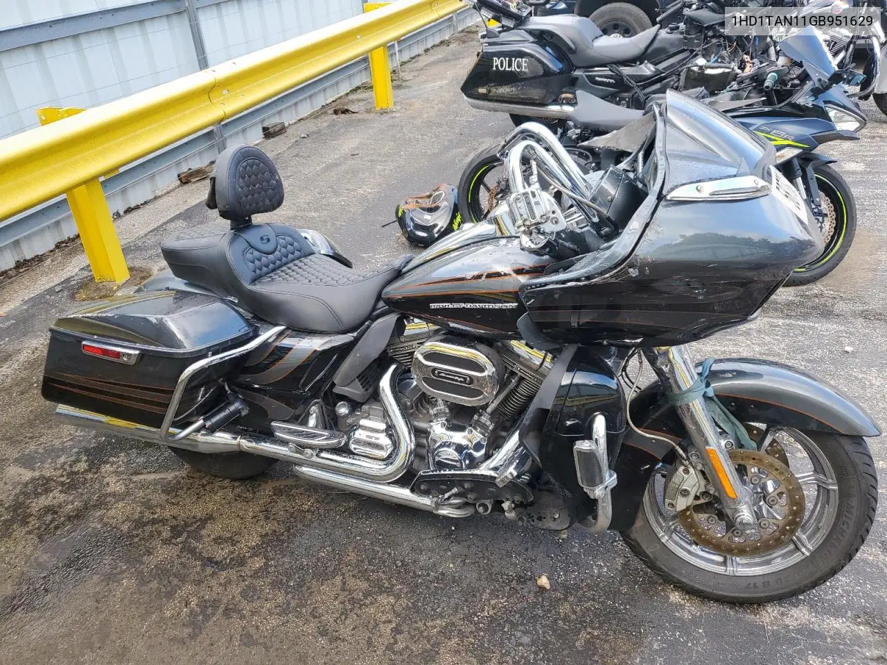 2016 Harley-Davidson Fltruse Cvo Road Glide VIN: 1HD1TAN11GB951629 Lot: 58768115