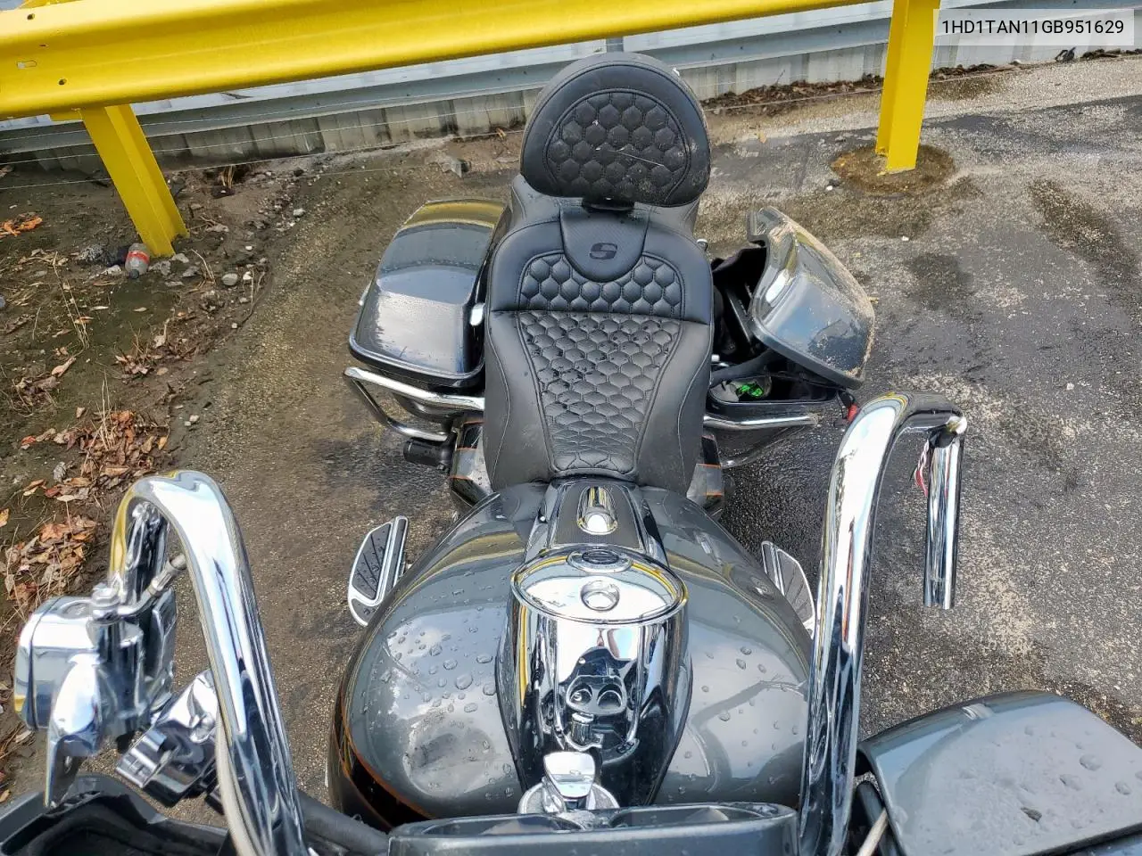 2016 Harley-Davidson Fltruse Cvo Road Glide VIN: 1HD1TAN11GB951629 Lot: 58768115