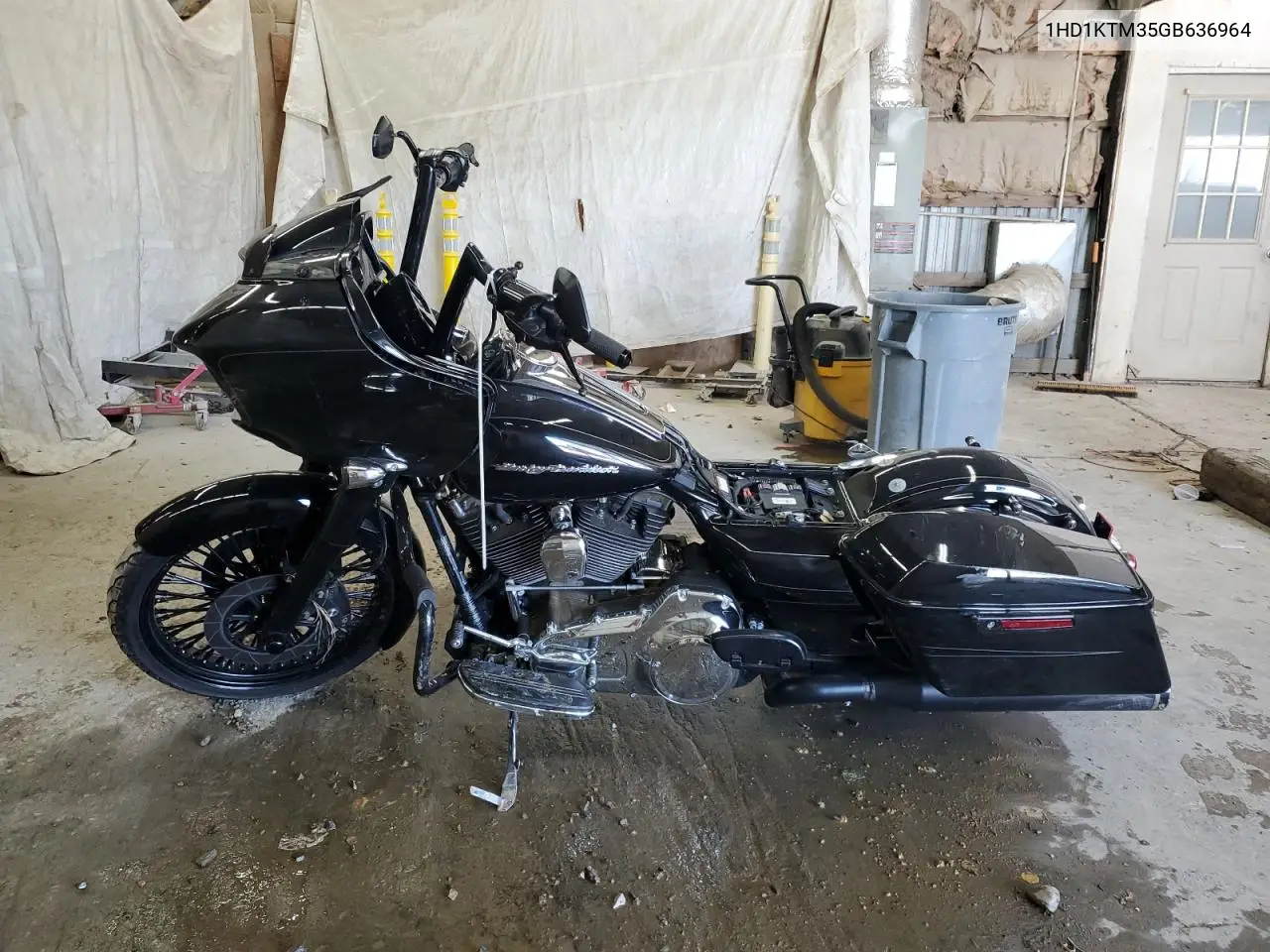 2016 Harley-Davidson Fltrxs Road Glide Special VIN: 1HD1KTM35GB636964 Lot: 63201005