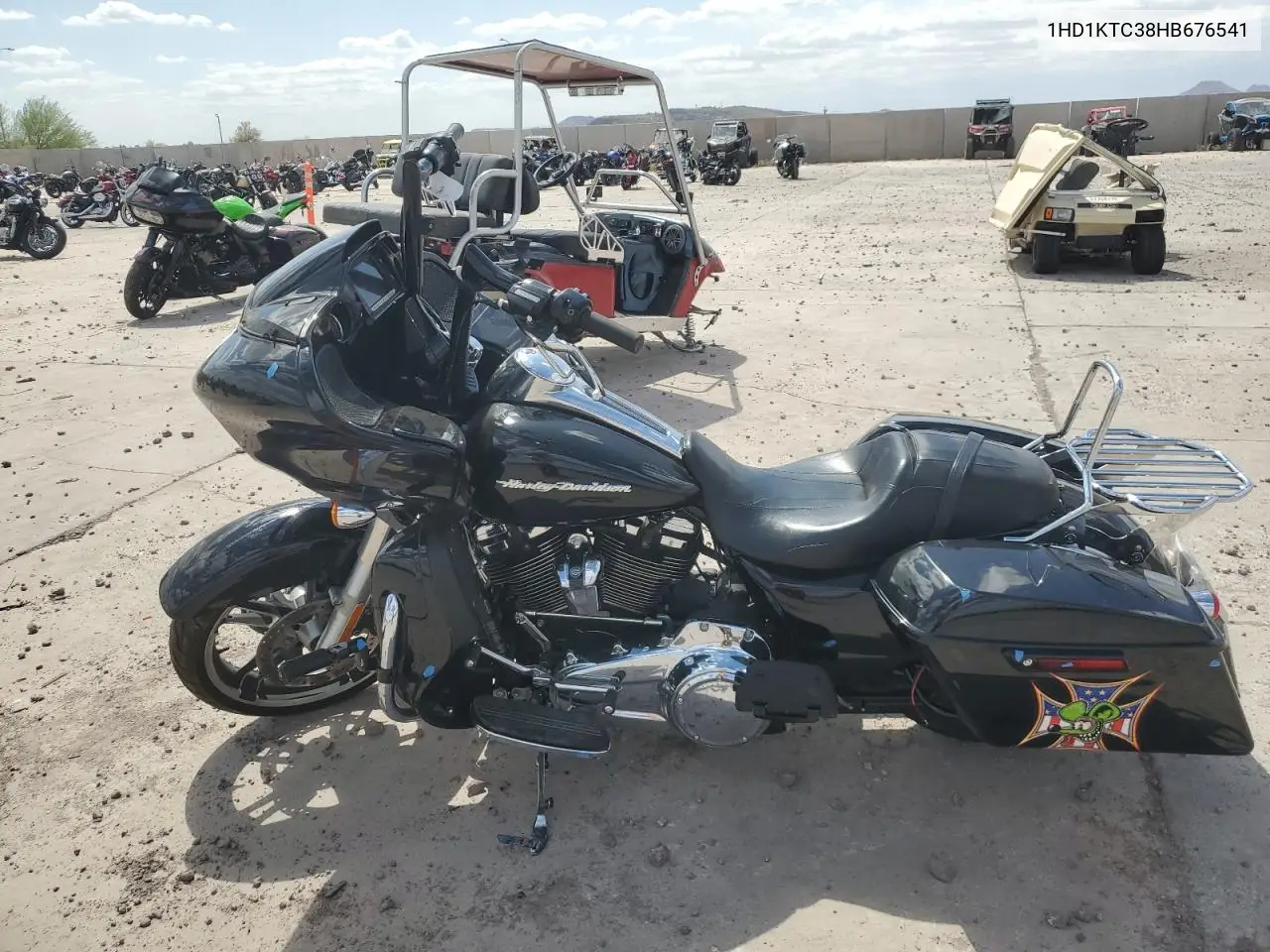 2017 Harley-Davidson Fltrxs Road Glide Special VIN: 1HD1KTC38HB676541 Lot: 53348485