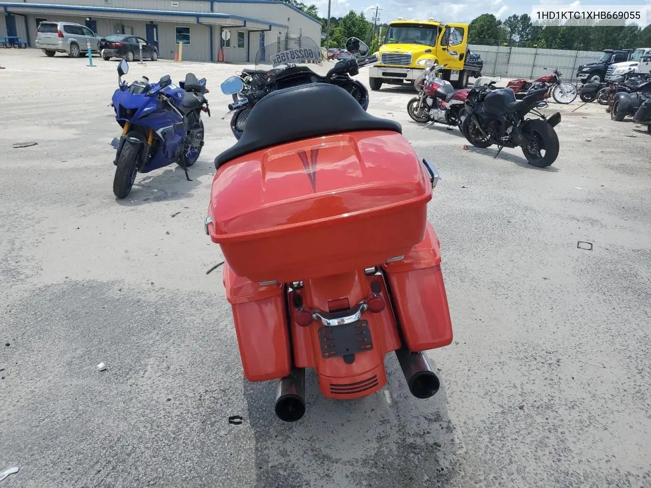 2017 Harley-Davidson Fltrxs Road Glide Special VIN: 1HD1KTC1XHB669055 Lot: 60228155