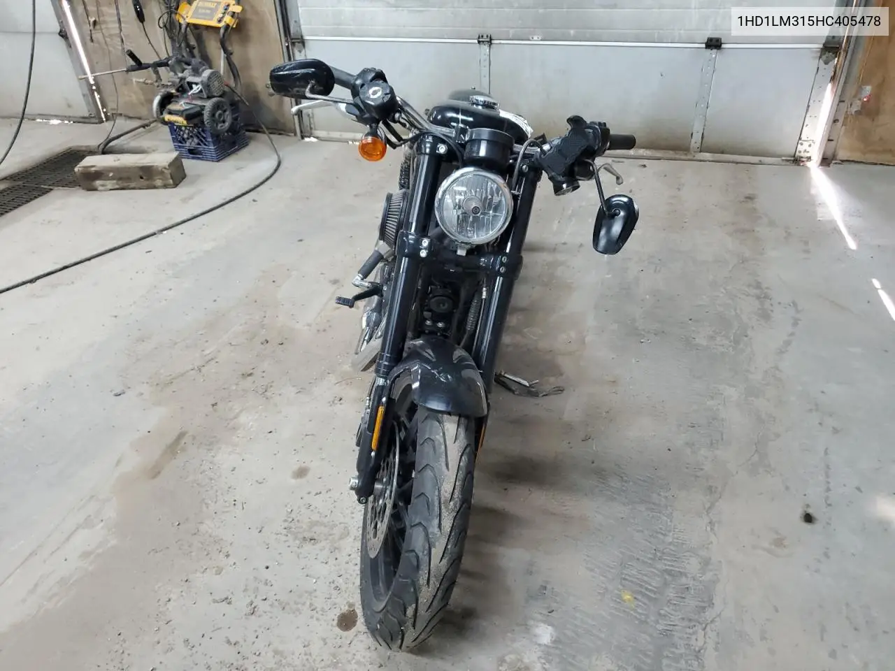 2017 Harley-Davidson Xl1200 Cx VIN: 1HD1LM315HC405478 Lot: 61625275