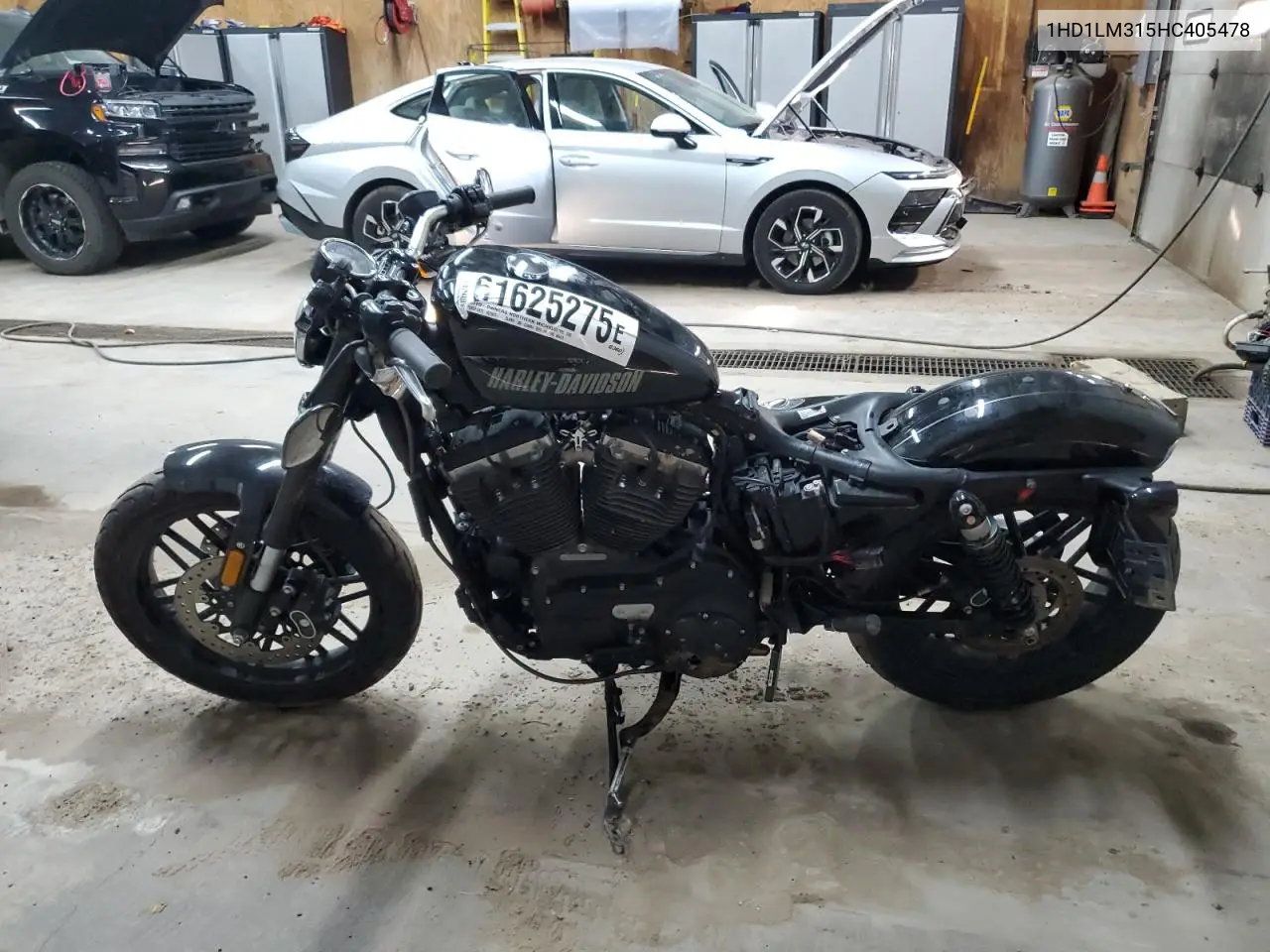 2017 Harley-Davidson Xl1200 Cx VIN: 1HD1LM315HC405478 Lot: 61625275