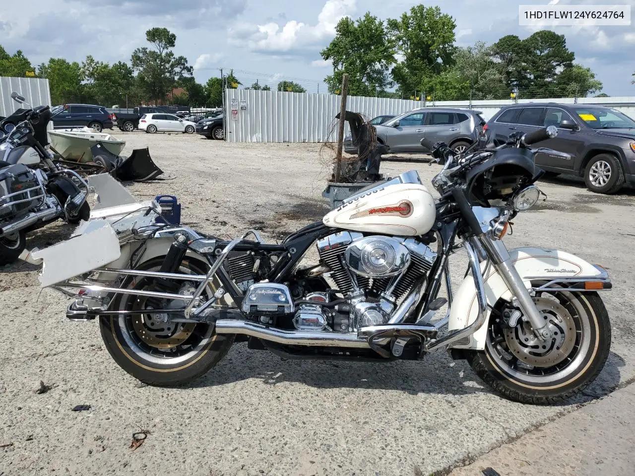 2004 Harley-Davidson Flhtcui Shrine VIN: 1HD1FLW124Y624764 Lot: 58928375