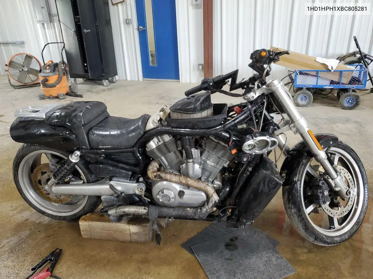 2011 Harley-Davidson Vrscf VIN: 1HD1HPH1XBC805281 Lot: 56062855