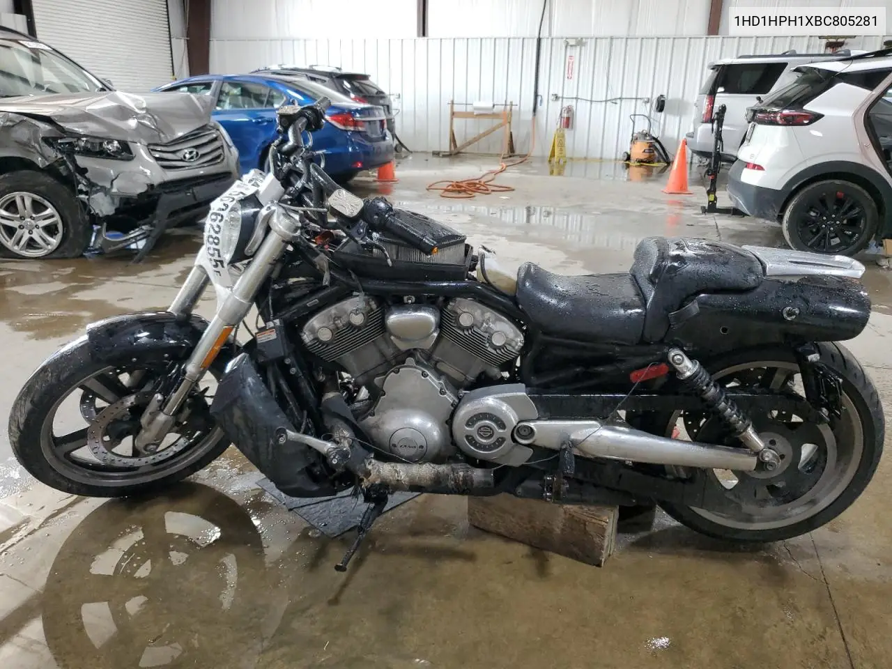 2011 Harley-Davidson Vrscf VIN: 1HD1HPH1XBC805281 Lot: 56062855