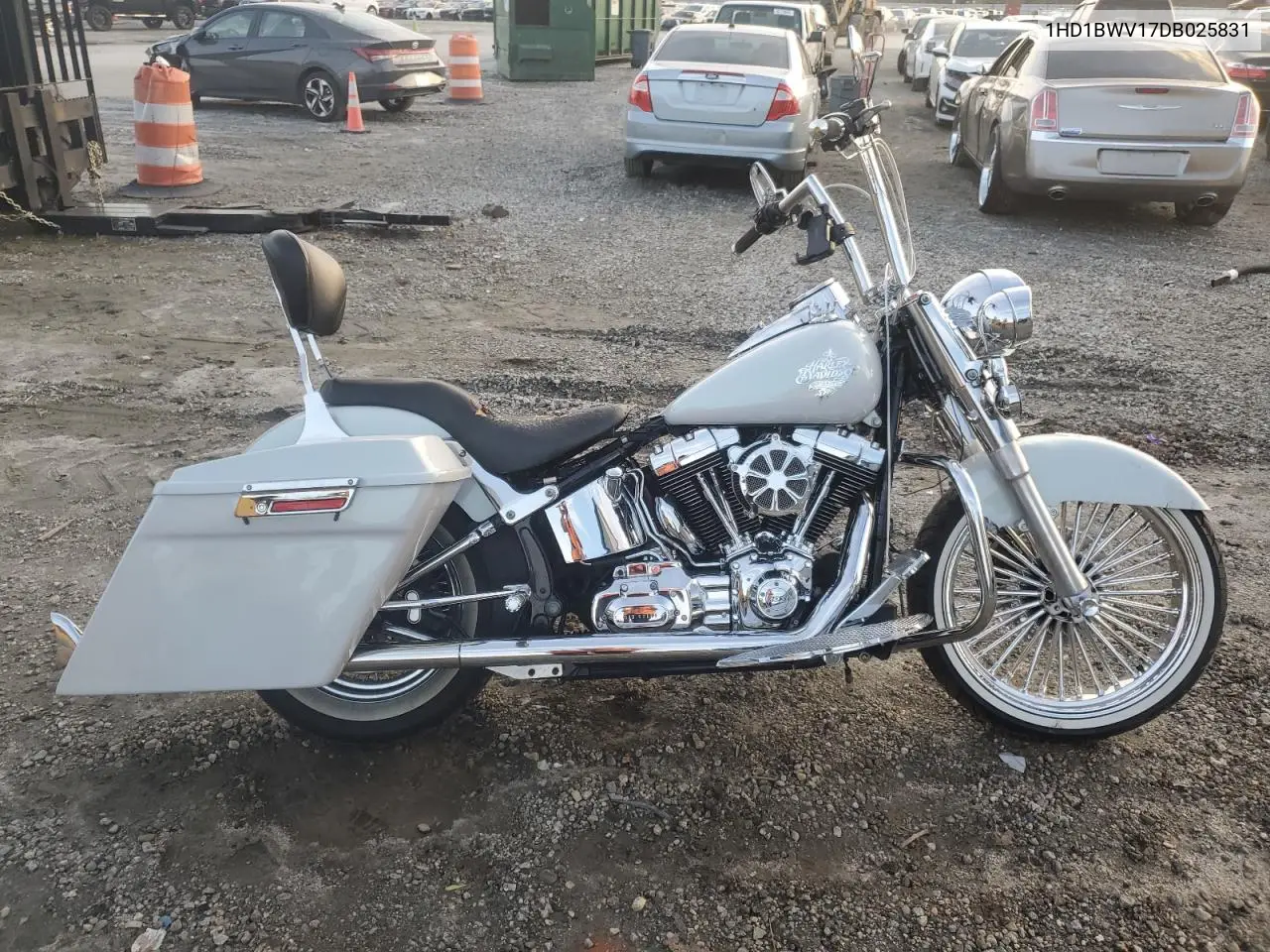 2013 Harley-Davidson Flstc Heritage Softail Classic VIN: 1HD1BWV17DB025831 Lot: 45474685