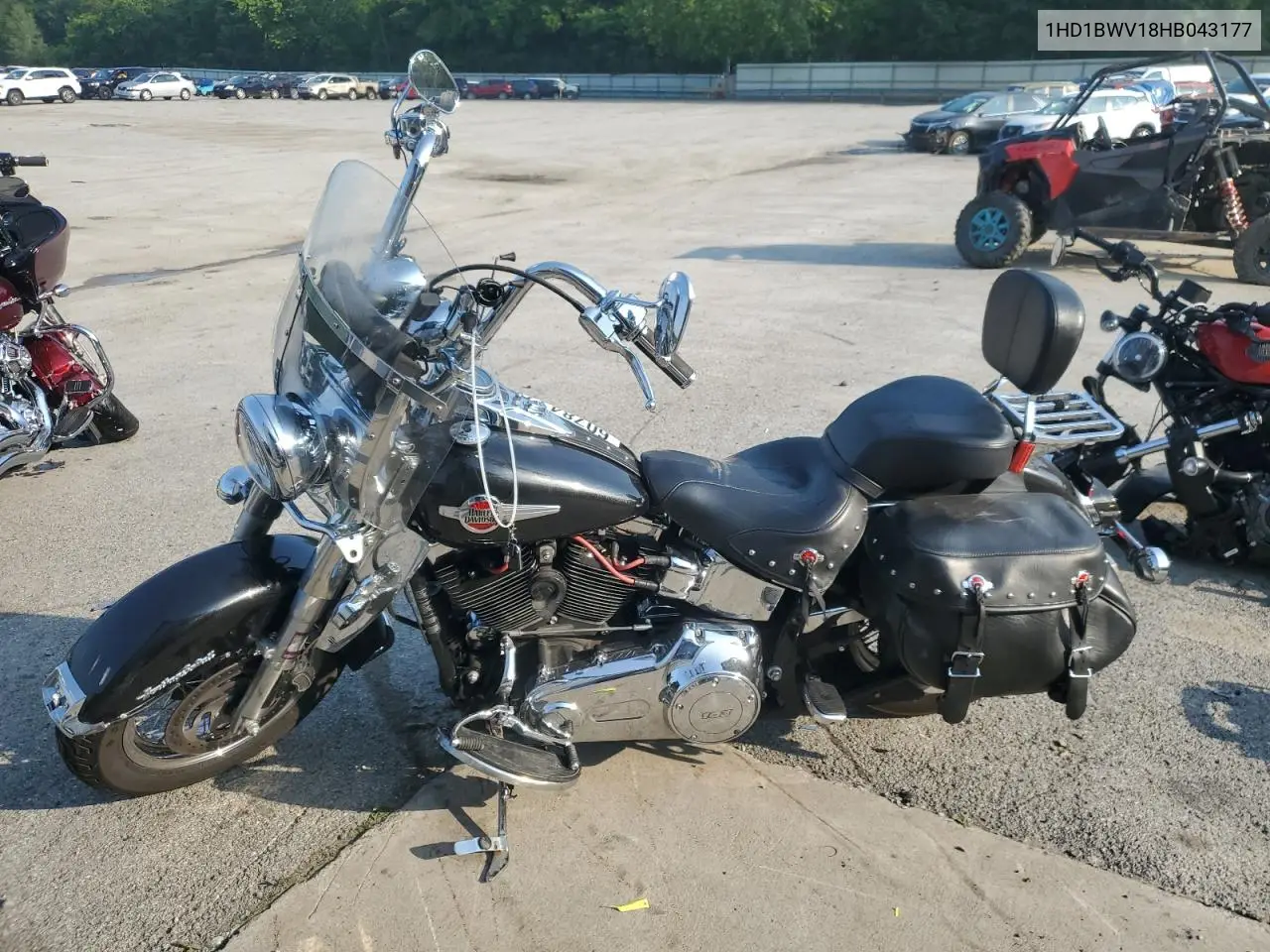 2017 Harley-Davidson Flstc Heritage Softail Classic VIN: 1HD1BWV18HB043177 Lot: 60784175