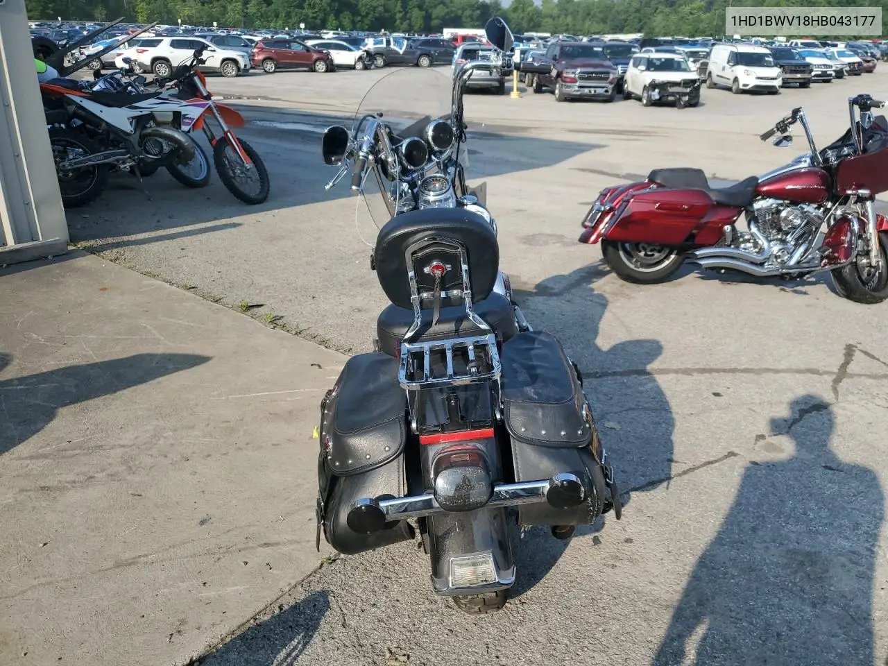 2017 Harley-Davidson Flstc Heritage Softail Classic VIN: 1HD1BWV18HB043177 Lot: 60784175