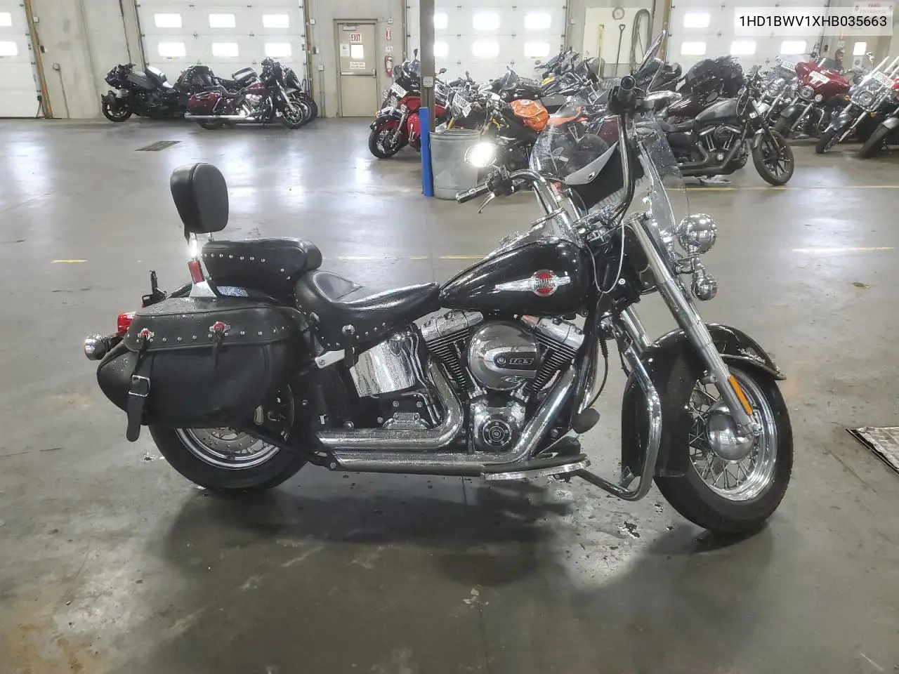 2017 Harley-Davidson Flstc Heritage Softail Classic VIN: 1HD1BWV1XHB035663 Lot: 61084685
