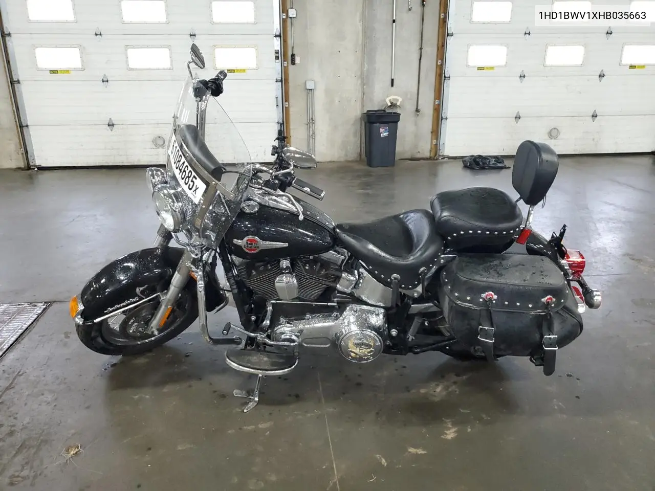2017 Harley-Davidson Flstc Heritage Softail Classic VIN: 1HD1BWV1XHB035663 Lot: 61084685