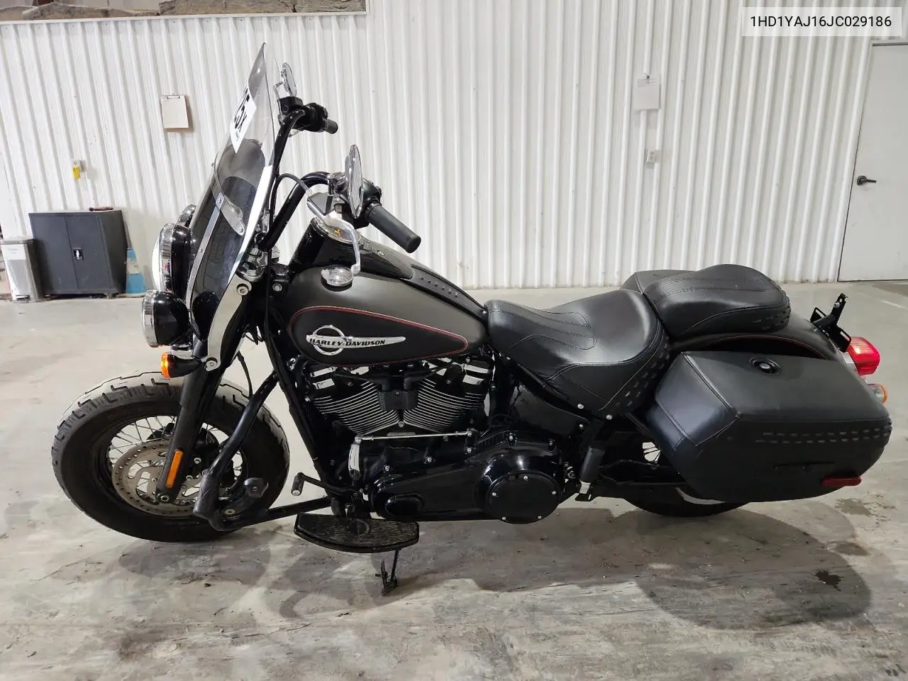2018 Harley-Davidson Flhc Heritage Classic VIN: 1HD1YAJ16JC029186 Lot: 62717125