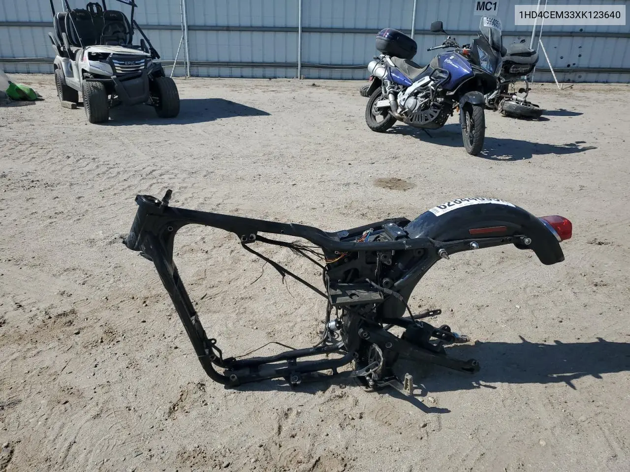 1999 Harley-Davidson Xl883 Hugger VIN: 1HD4CEM33XK123640 Lot: 62844695