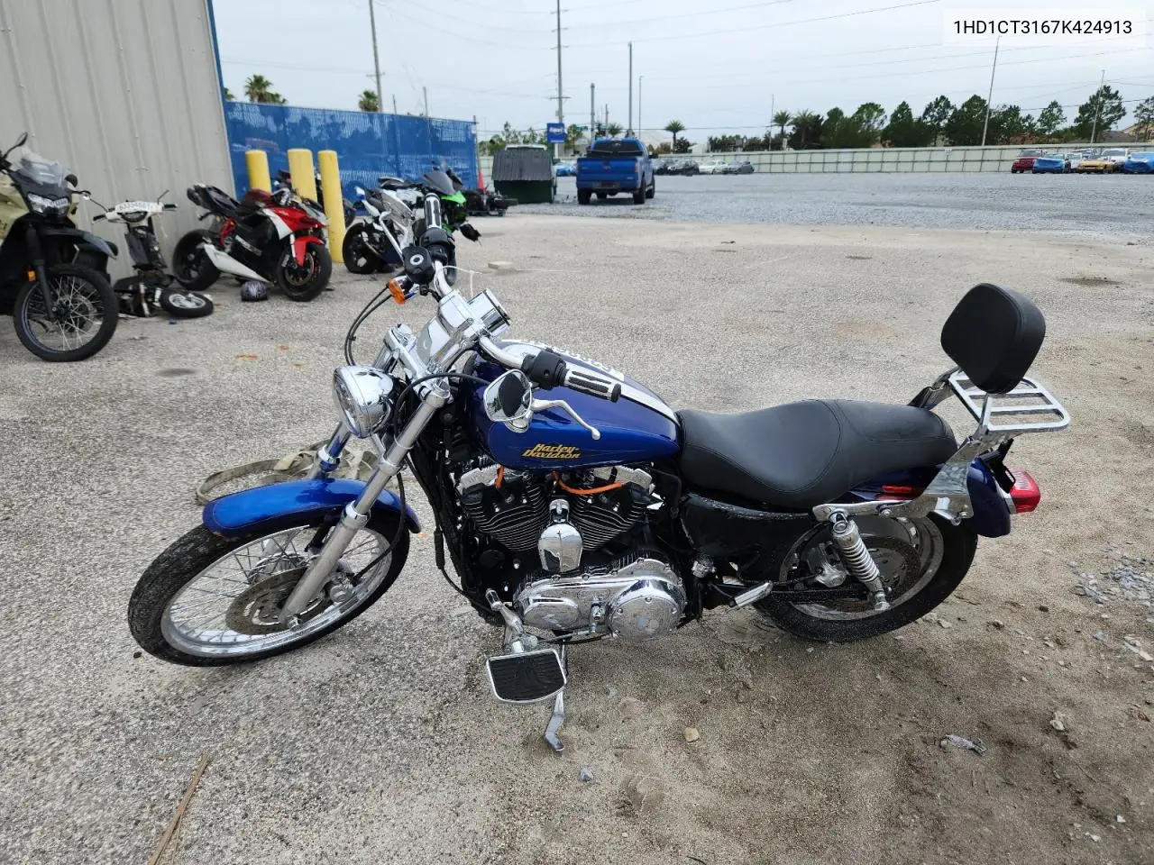 2007 Harley-Davidson Xl1200 C VIN: 1HD1CT3167K424913 Lot: 62886515