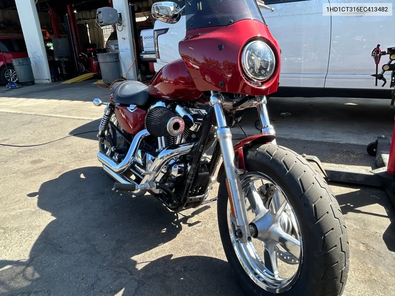 2014 Harley-Davidson Xl1200 C VIN: 1HD1CT316EC413482 Lot: 81538264
