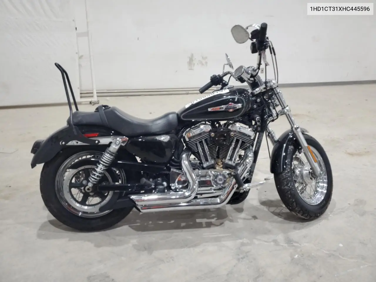 2017 Harley-Davidson Xl1200 C VIN: 1HD1CT31XHC445596 Lot: 61993615
