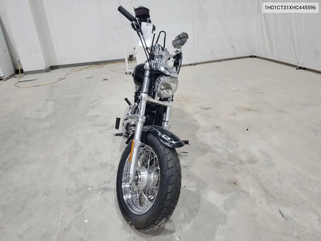 2017 Harley-Davidson Xl1200 C VIN: 1HD1CT31XHC445596 Lot: 61993615