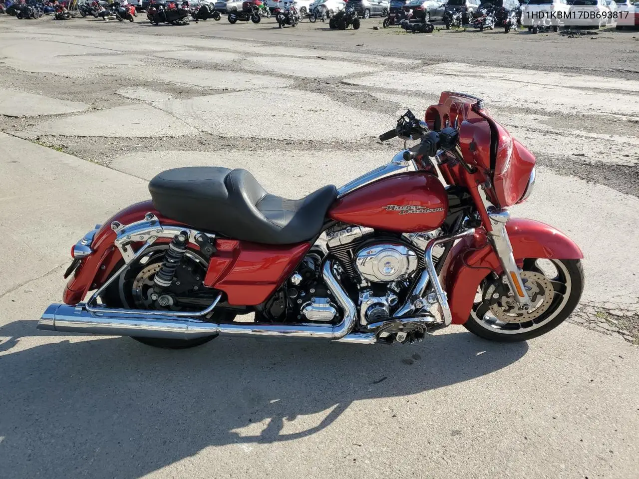 2013 Harley-Davidson Flhx Street Glide VIN: 1HD1KBM17DB693817 Lot: 61920495