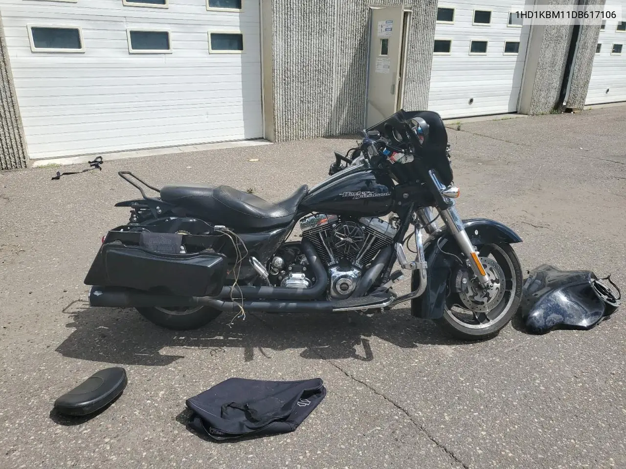 2013 Harley-Davidson Flhx Street Glide VIN: 1HD1KBM11DB617106 Lot: 62067885