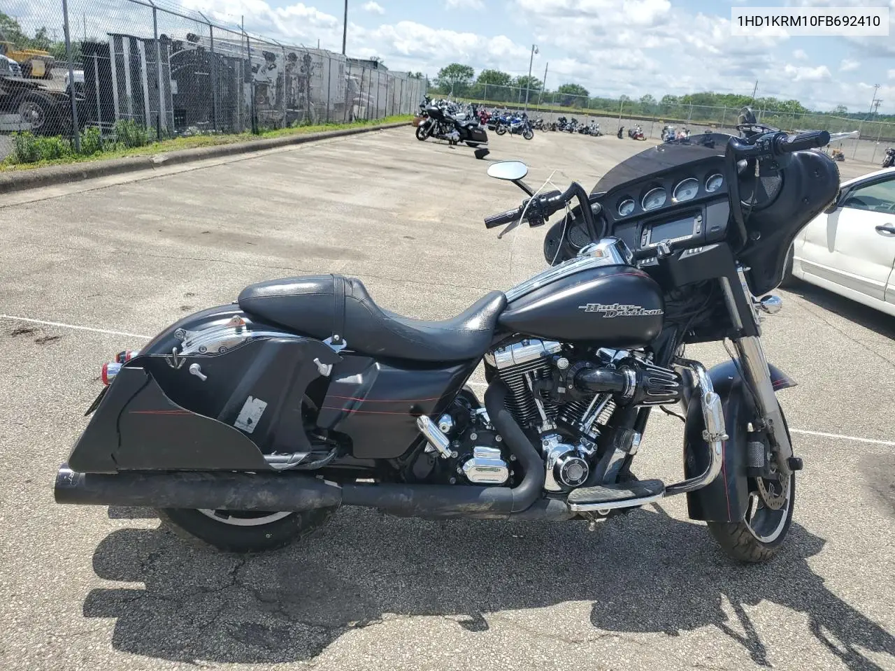 2015 Harley-Davidson Flhxs Street Glide Special VIN: 1HD1KRM10FB692410 Lot: 61805825