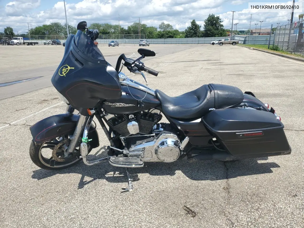 2015 Harley-Davidson Flhxs Street Glide Special VIN: 1HD1KRM10FB692410 Lot: 61805825