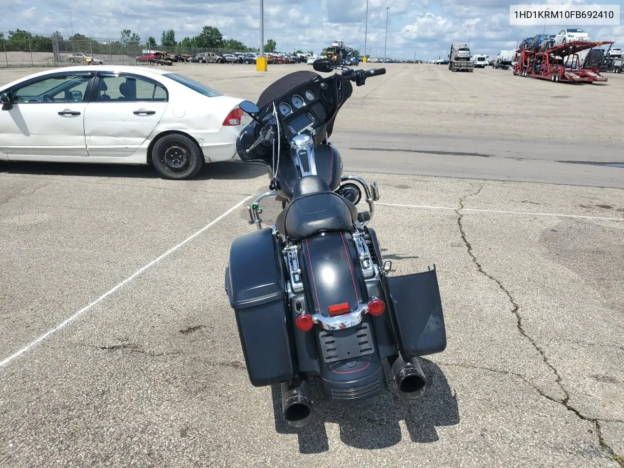 2015 Harley-Davidson Flhxs Street Glide Special VIN: 1HD1KRM10FB692410 Lot: 61805825