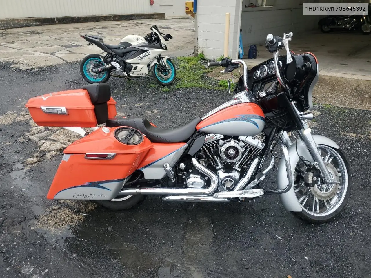 2016 Harley-Davidson Flhxs Street Glide Special VIN: 1HD1KRM17GB645392 Lot: 55829365