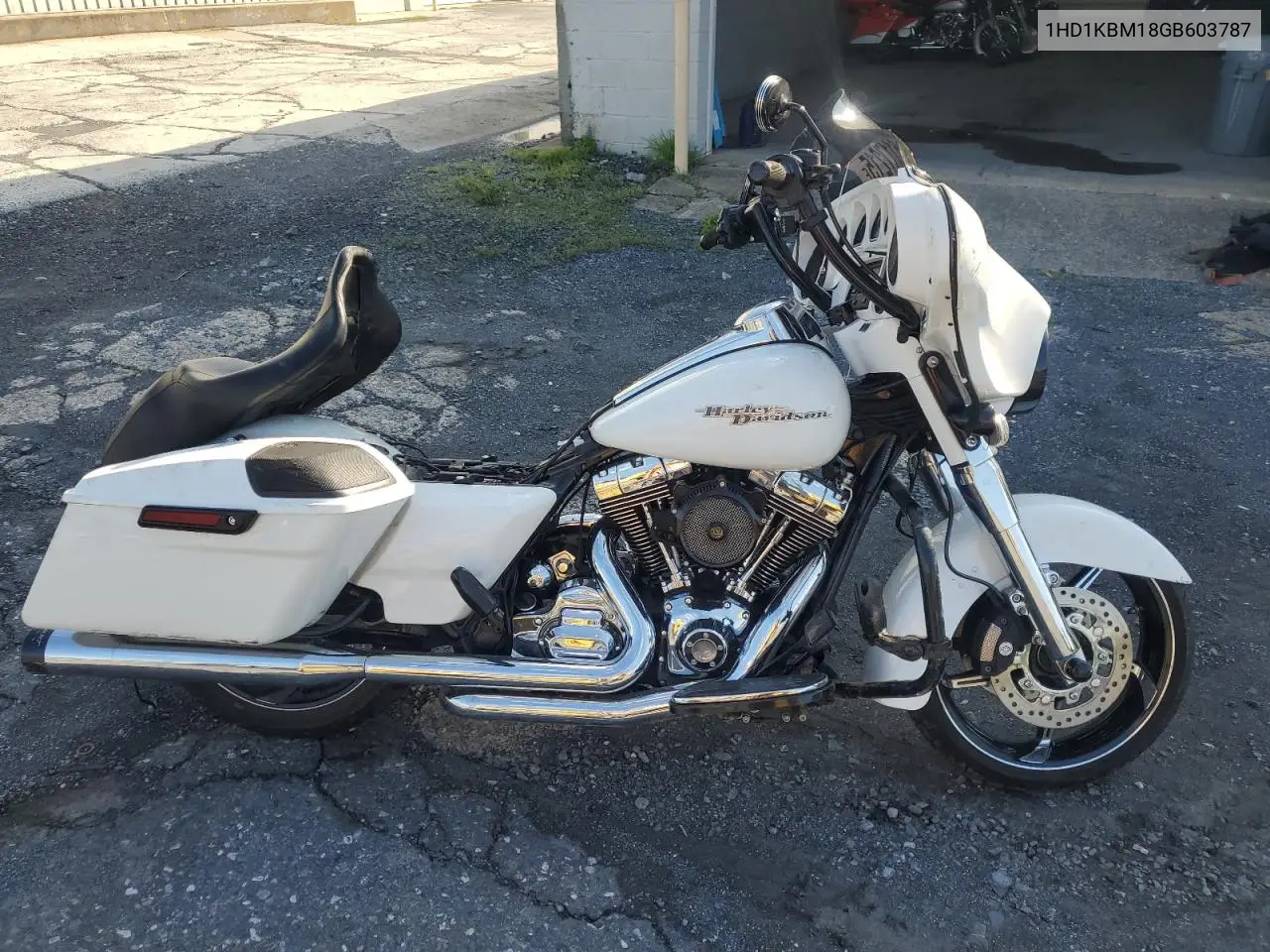 2016 Harley-Davidson Flhx Street Glide VIN: 1HD1KBM18GB603787 Lot: 56117215