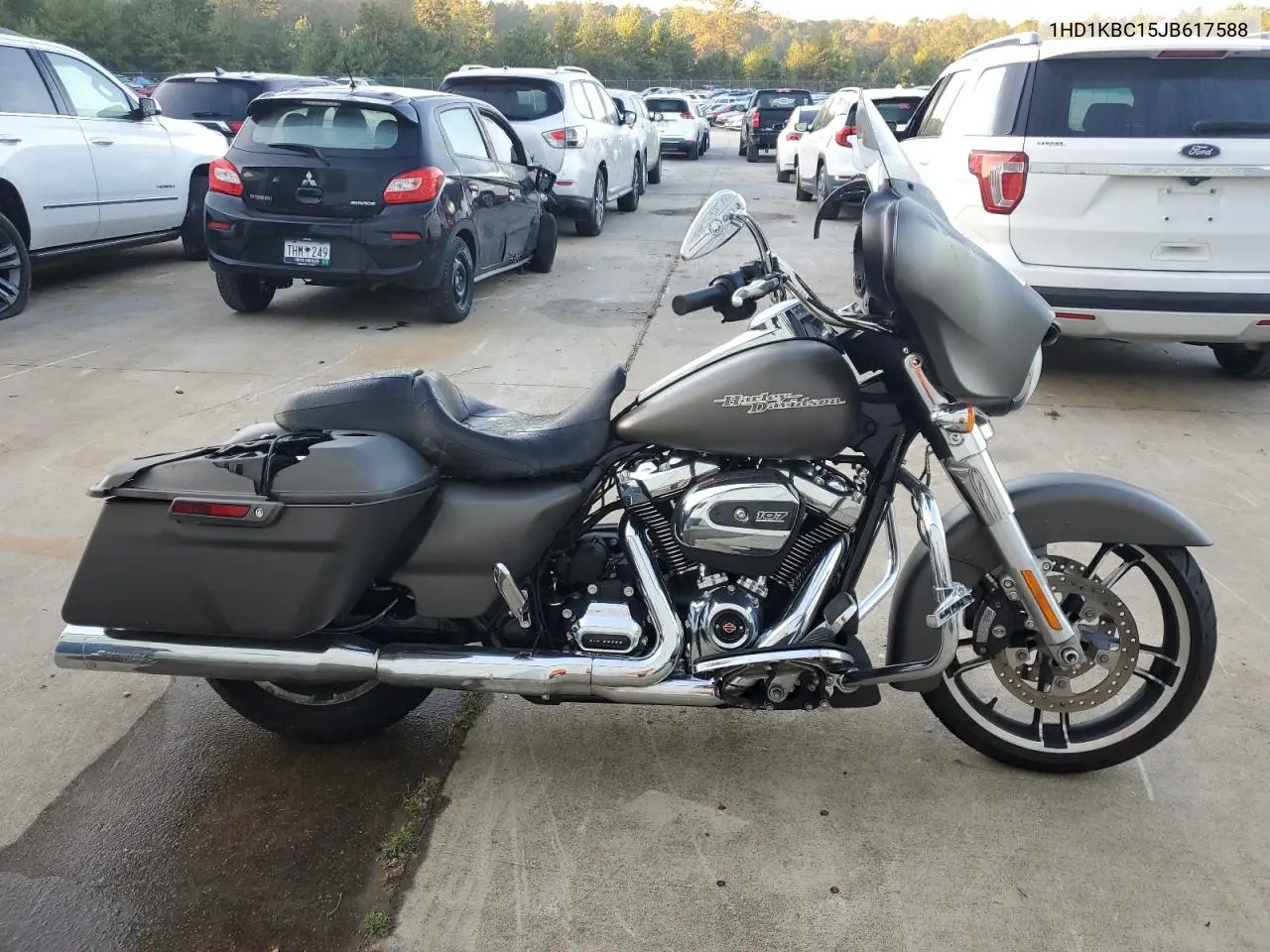 2018 Harley-Davidson Flhx Street Glide VIN: 1HD1KBC15JB617588 Lot: 77110614
