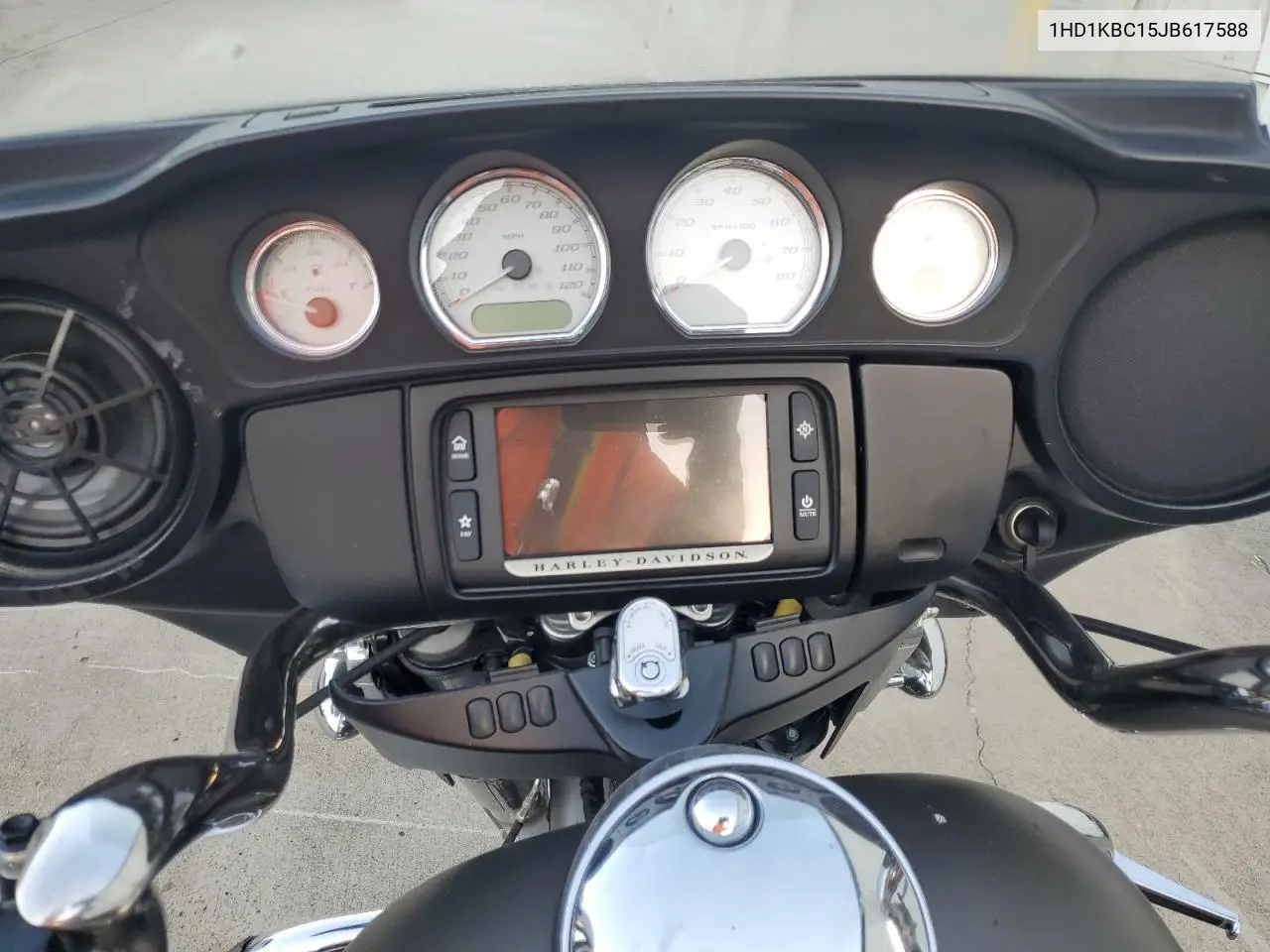 2018 Harley-Davidson Flhx Street Glide VIN: 1HD1KBC15JB617588 Lot: 77110614