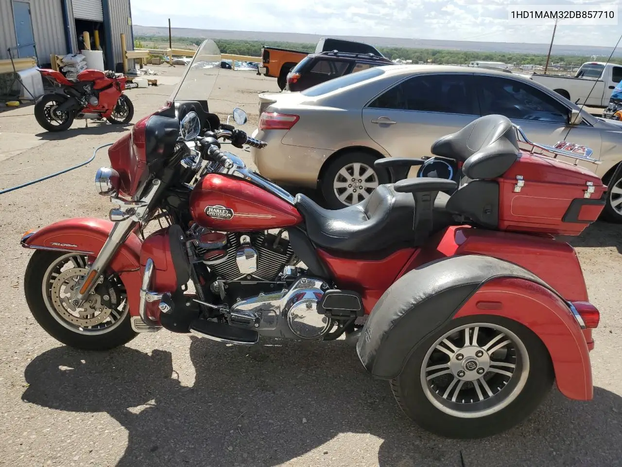 2013 Harley-Davidson Flhtcutg Tri Glide Ultra Classic VIN: 1HD1MAM32DB857710 Lot: 59856375