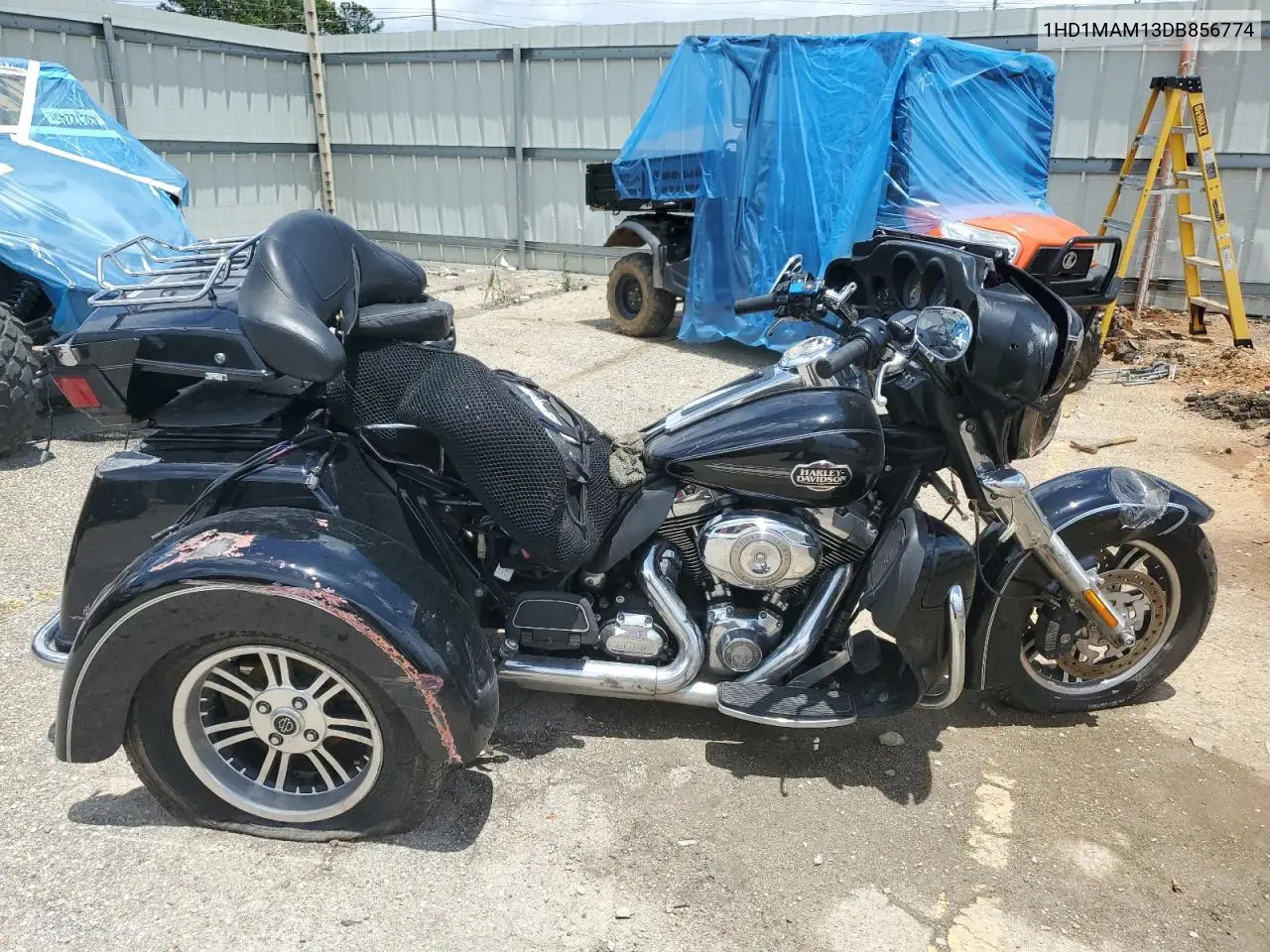 2013 Harley-Davidson Flhtcutg Tri Glide Ultra Classic VIN: 1HD1MAM13DB856774 Lot: 60324385