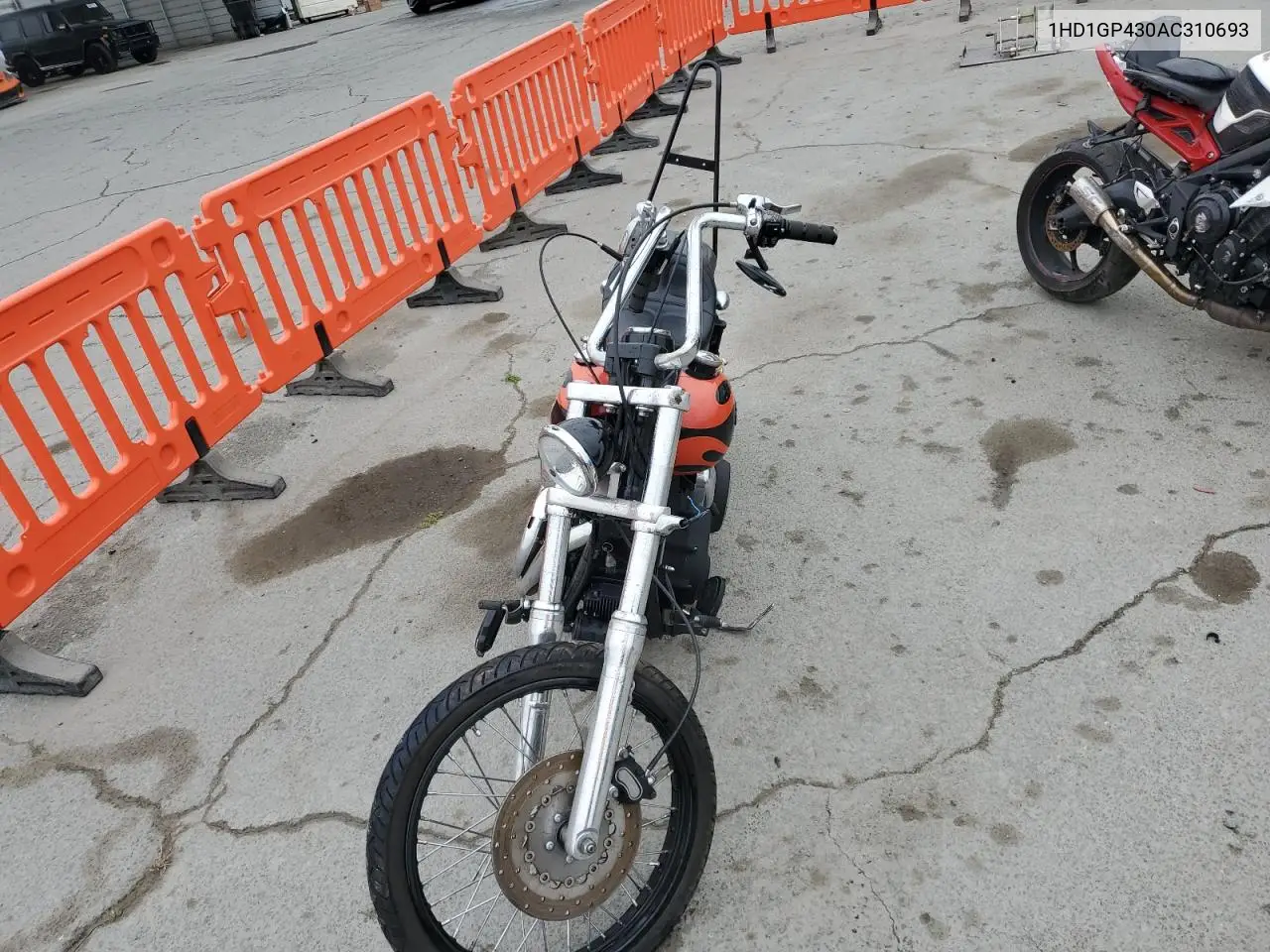2010 Harley-Davidson Fxdwg VIN: 1HD1GP430AC310693 Lot: 58633055