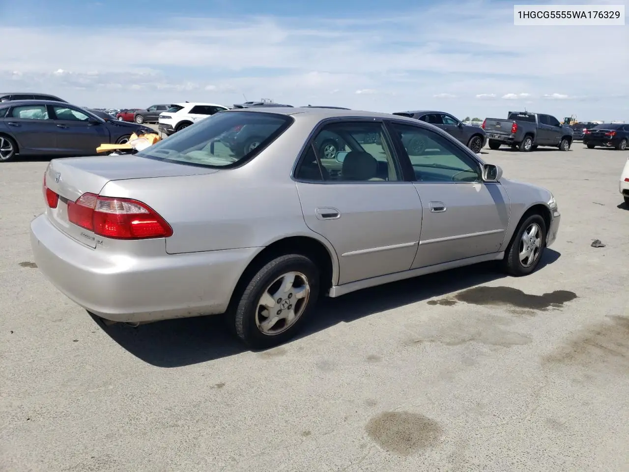 1998 Honda Accord Ex VIN: 1HGCG5555WA176329 Lot: 56905865