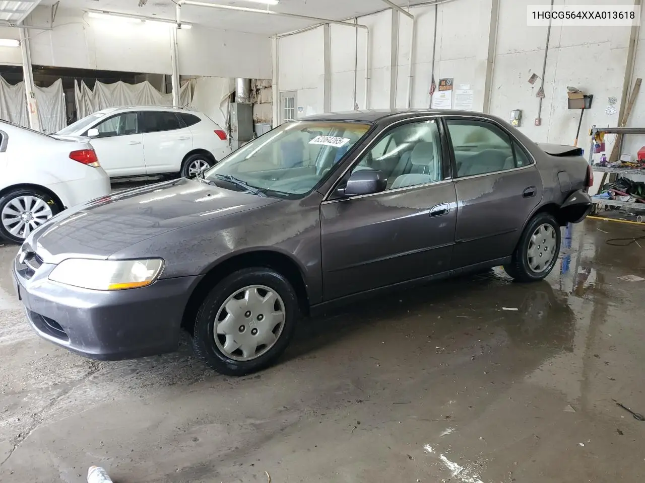 1999 Honda Accord Lx VIN: 1HGCG564XXA013618 Lot: 62064265