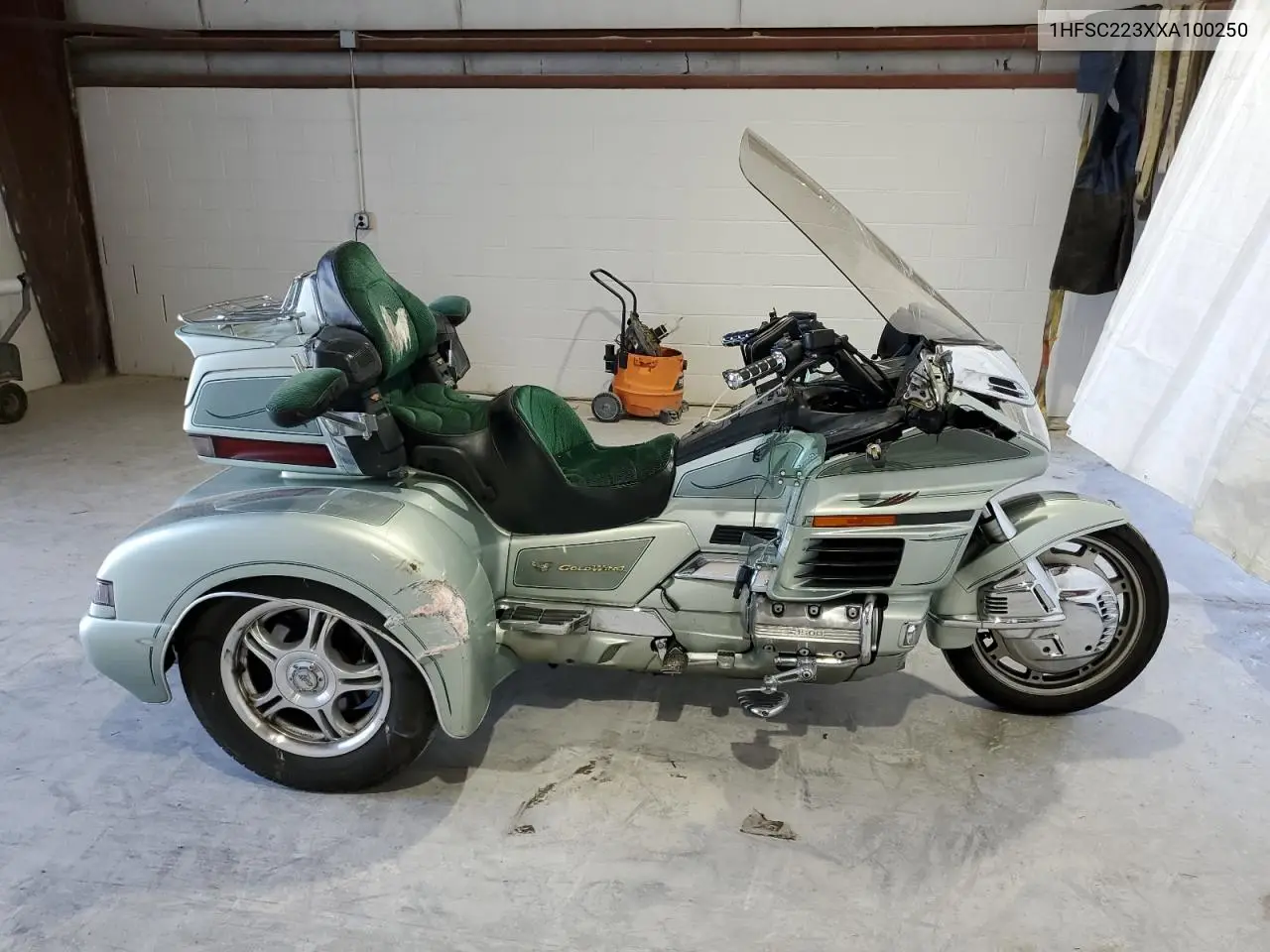 1999 Honda Gl1500 Se12 VIN: 1HFSC223XXA100250 Lot: 61621185