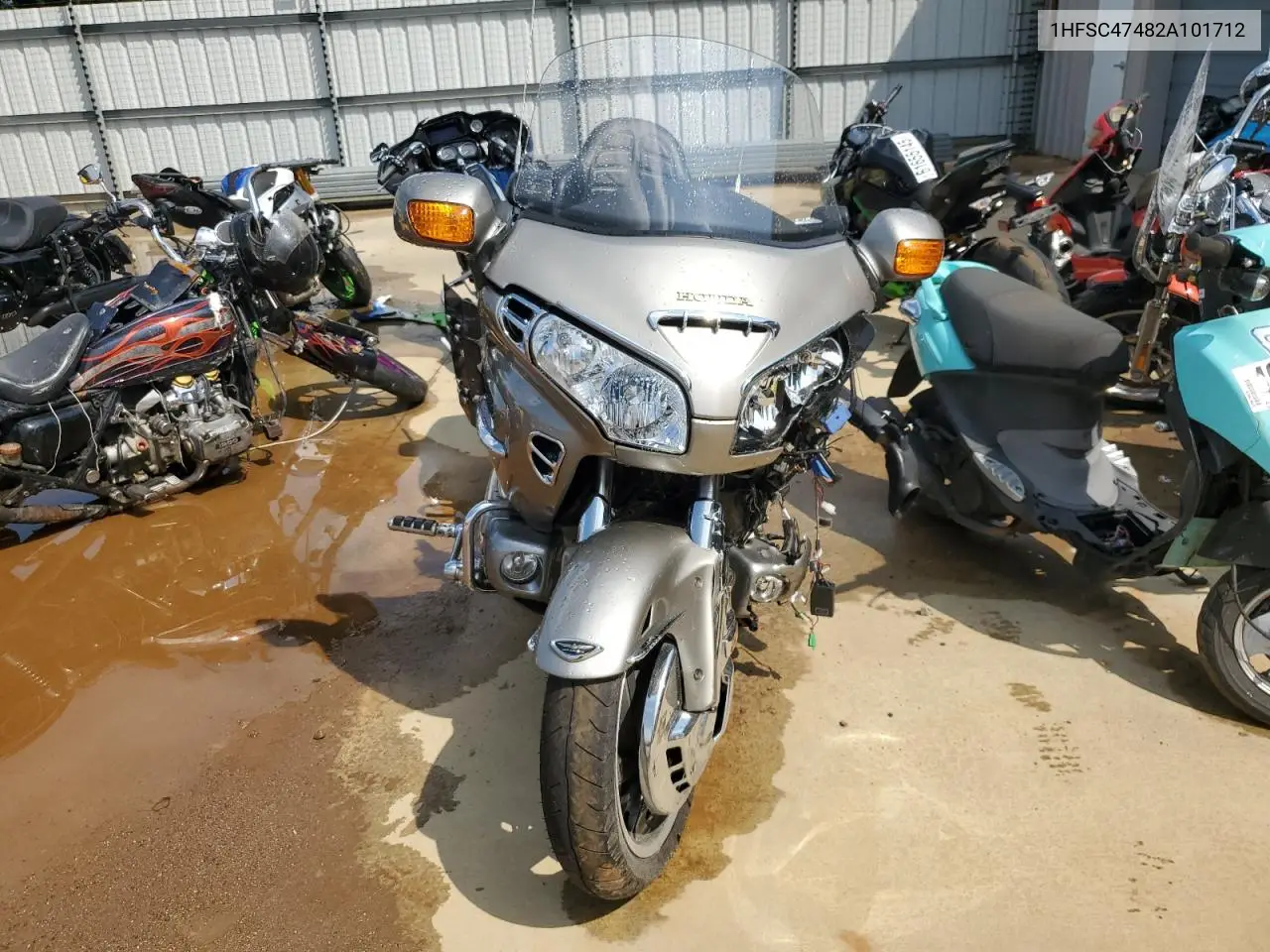 2002 Honda Gl1800 A VIN: 1HFSC47482A101712 Lot: 62393975