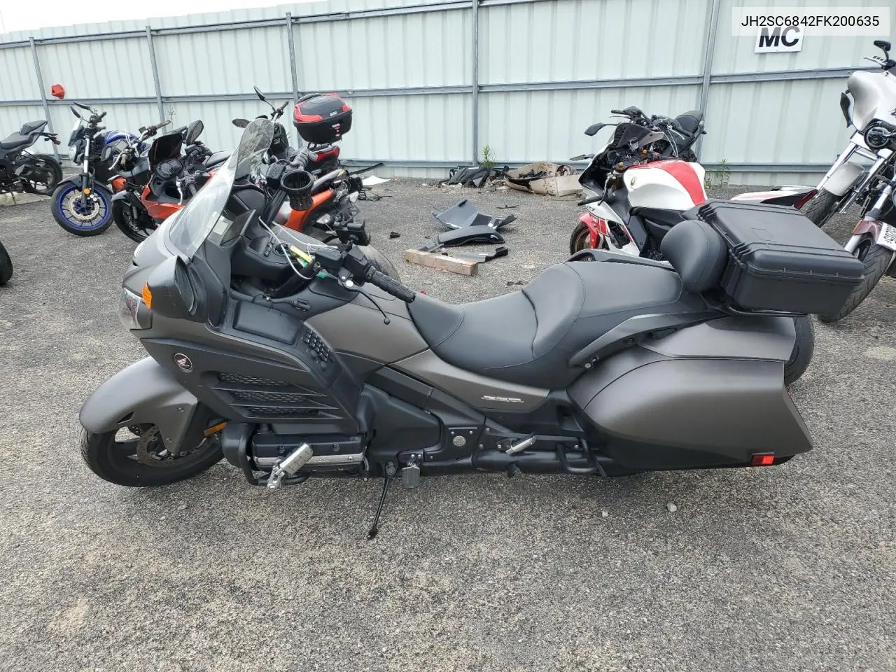 2015 Honda Gl1800 B VIN: JH2SC6842FK200635 Lot: 58146135