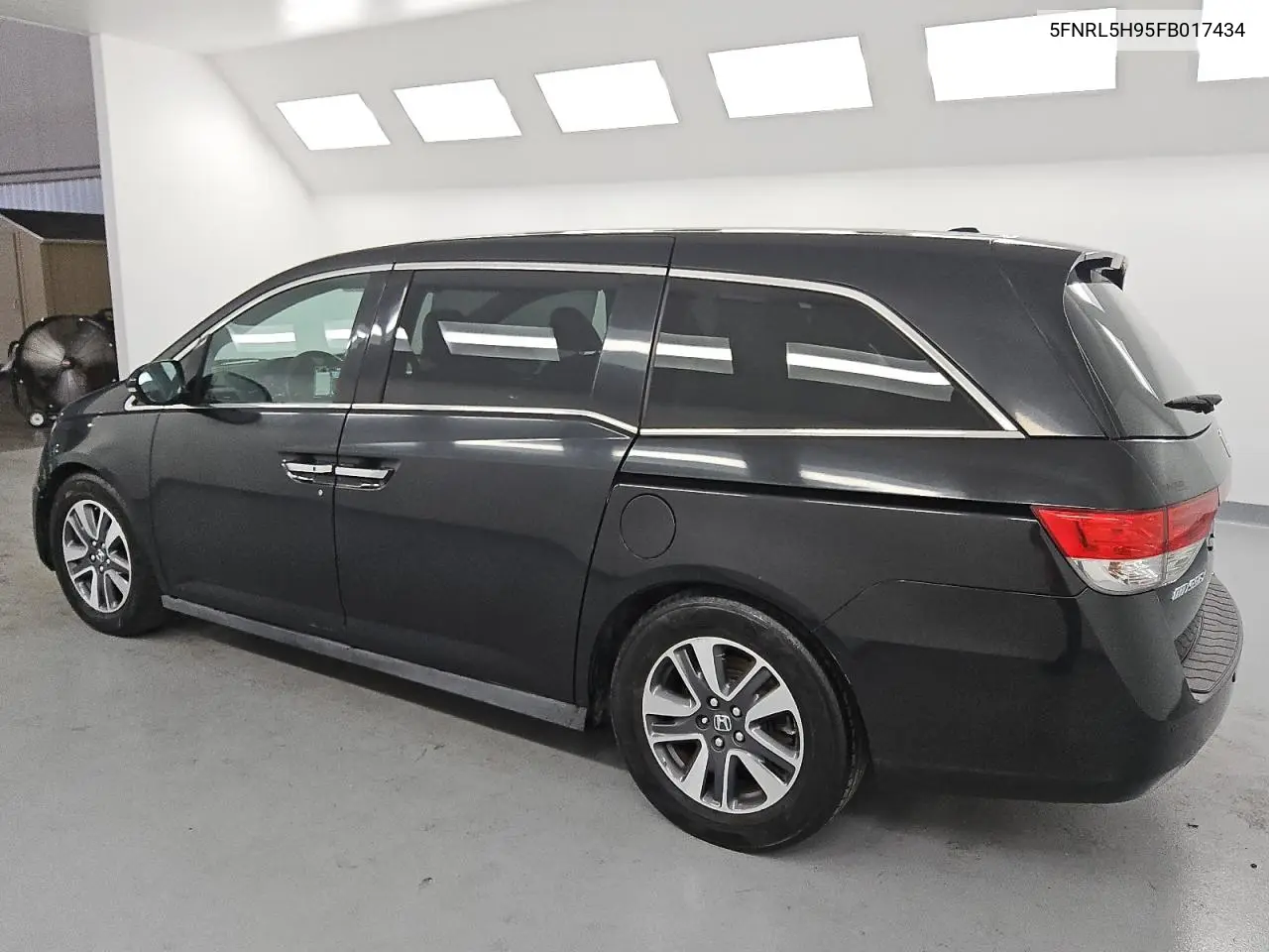 2015 Honda Odyssey Touring VIN: 5FNRL5H95FB017434 Lot: 55011035